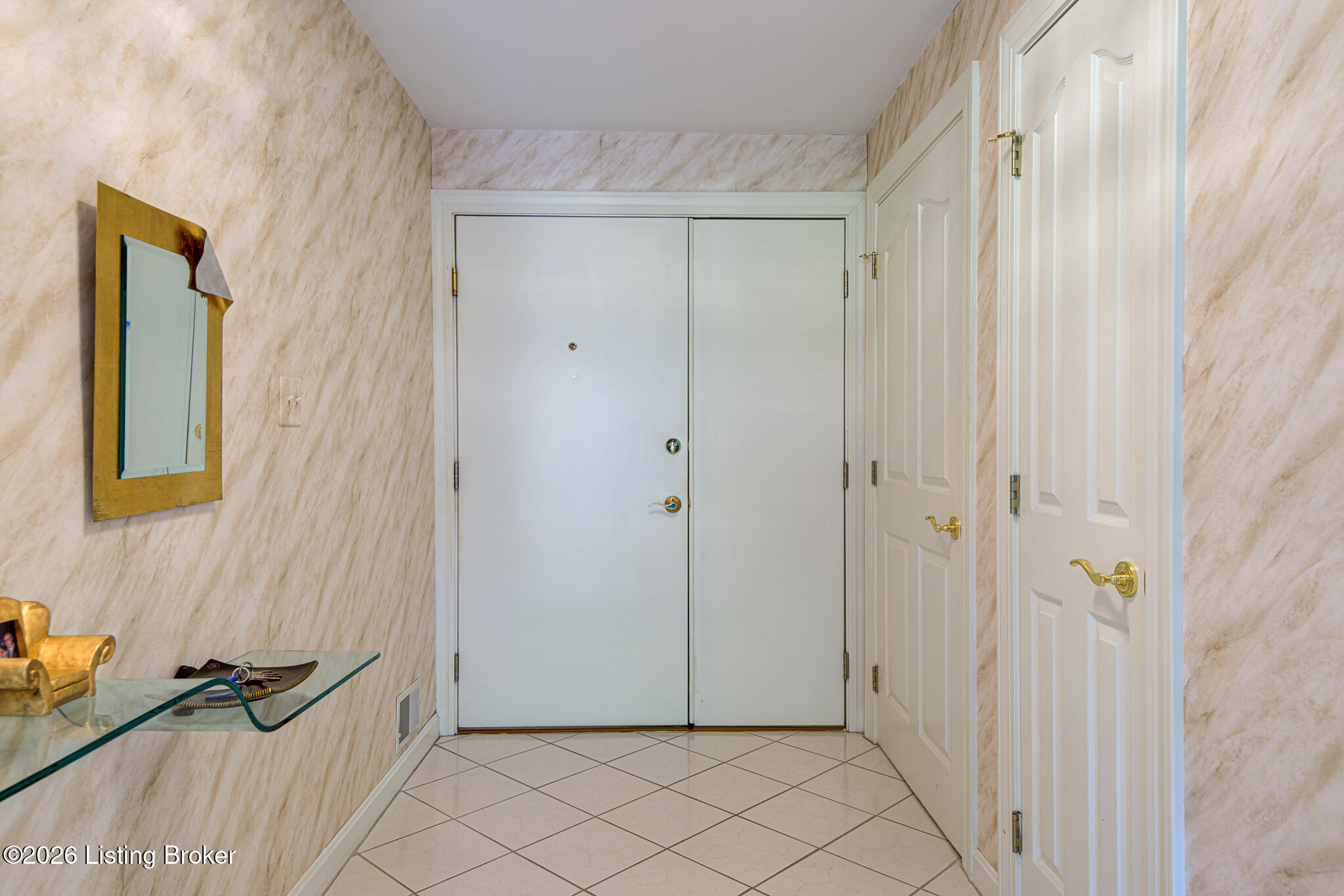 5601 Coach Gate Wynde Apt 4 Property Photo 4