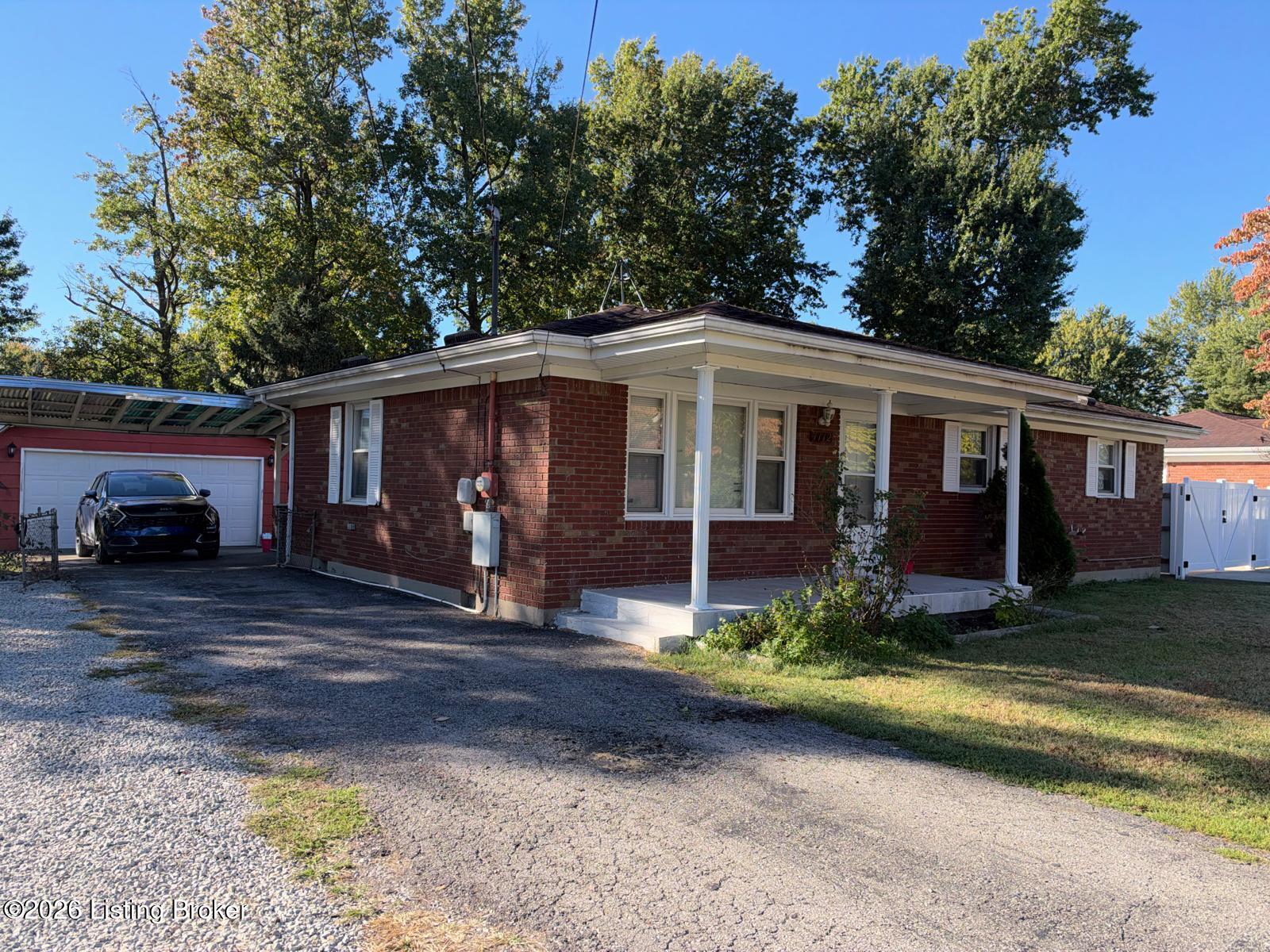 1112 Clay Ave Property Photo 1