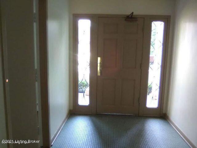 246 Chenoweth Ln Property Photo 4