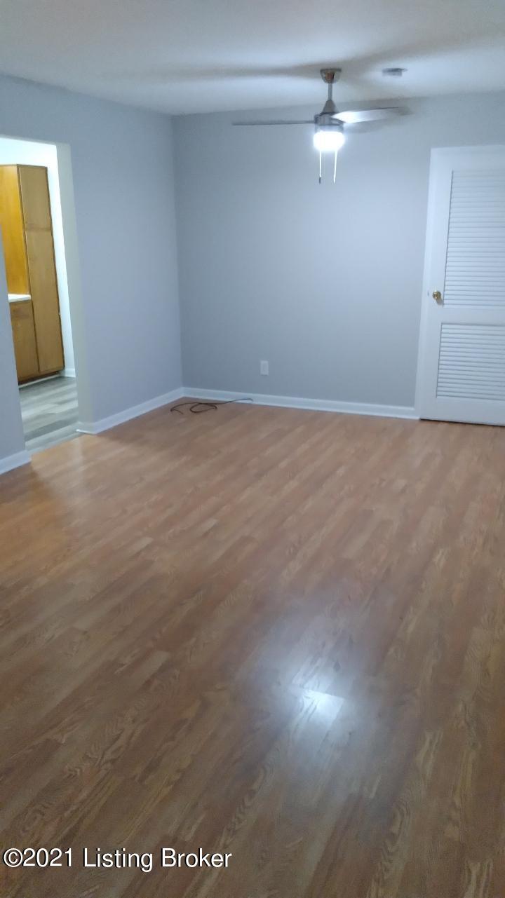 246 Chenoweth Ln Property Photo 8