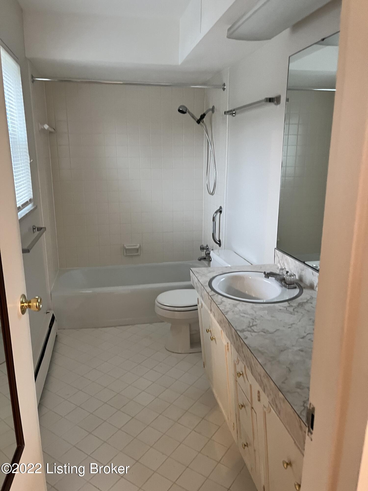 246 Chenoweth Ln Property Photo 10