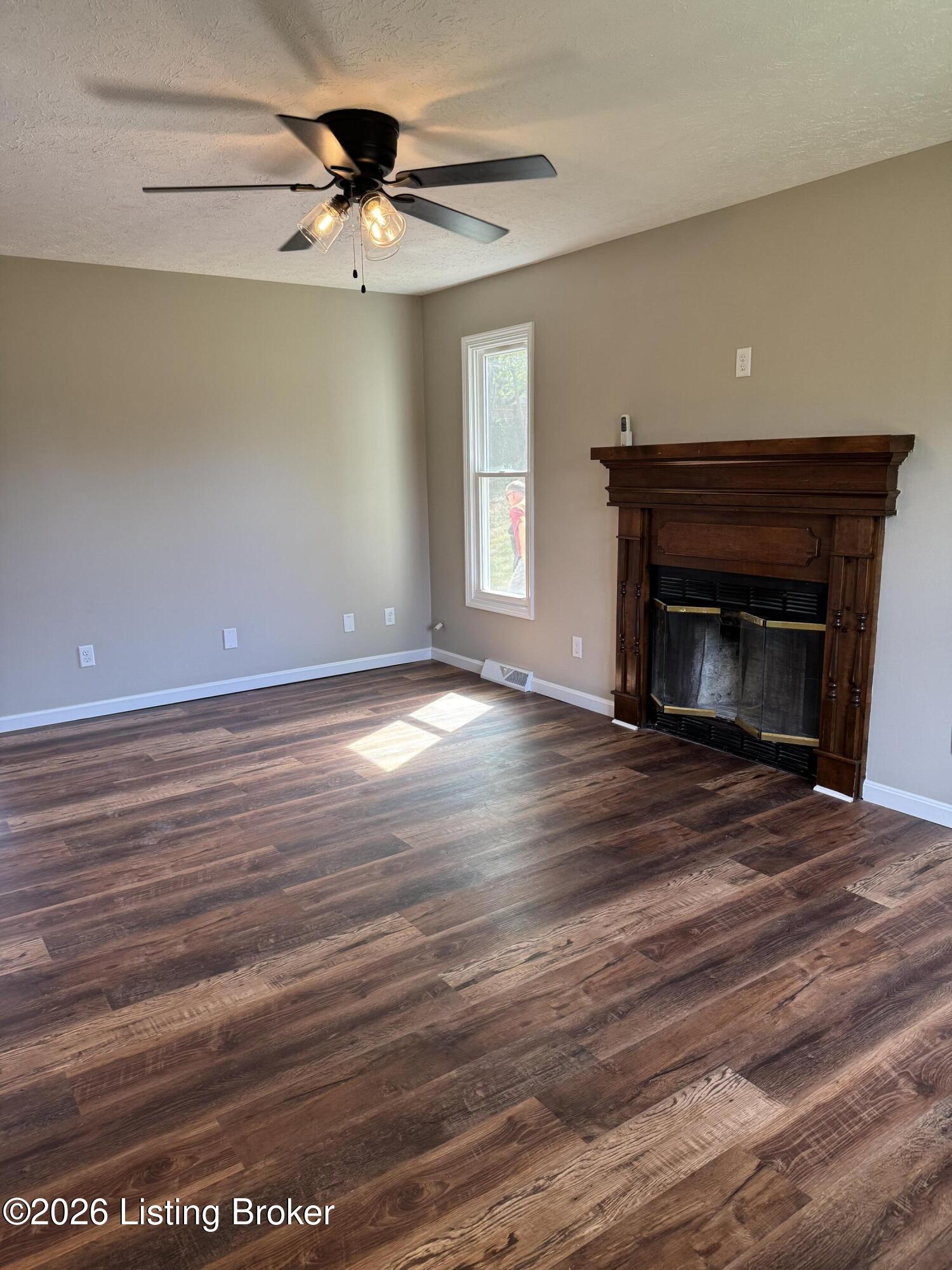 1122 Grayson St Property Photo 6