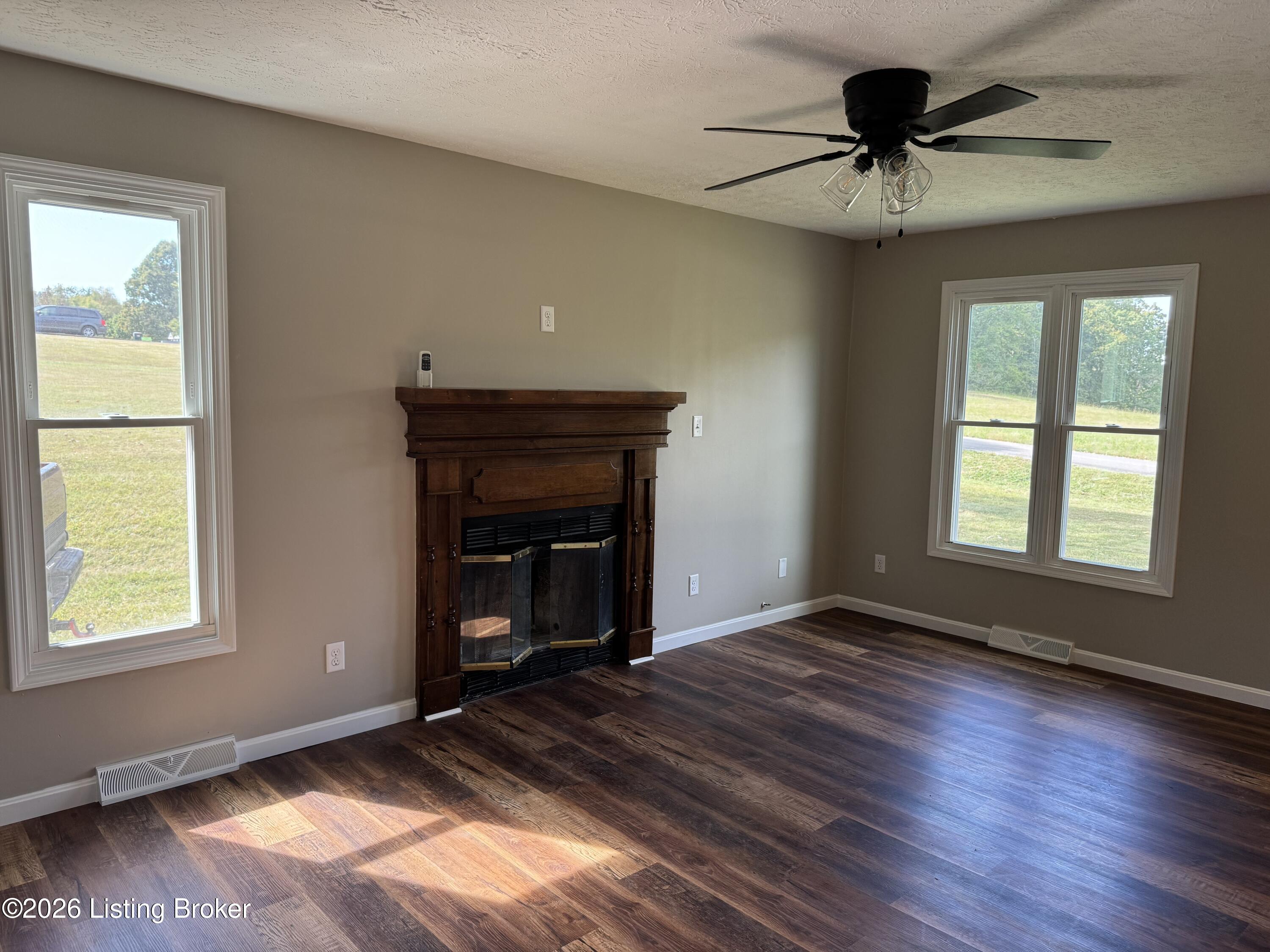 1122 Grayson St Property Photo 8