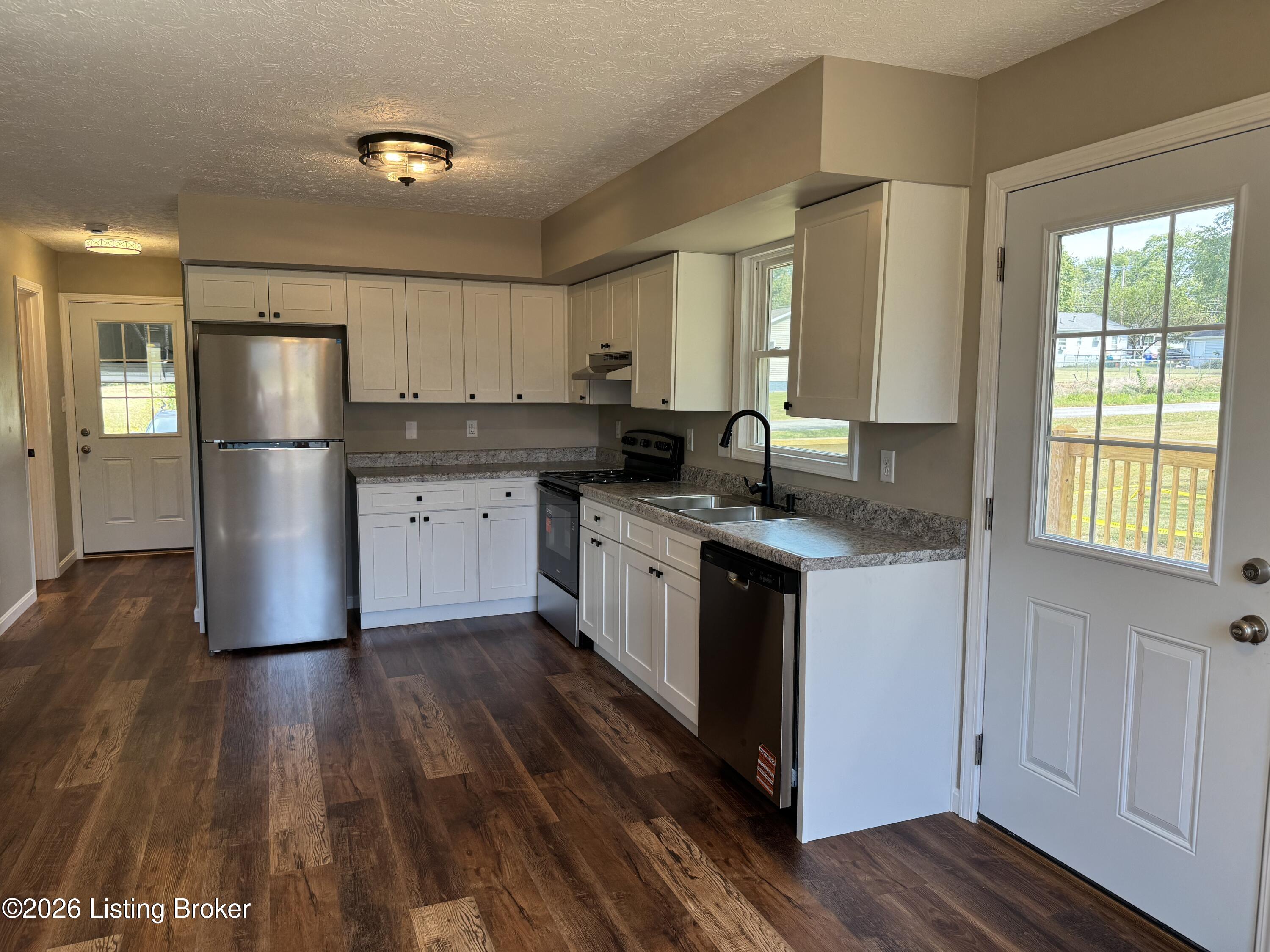 1122 Grayson St Property Photo 12