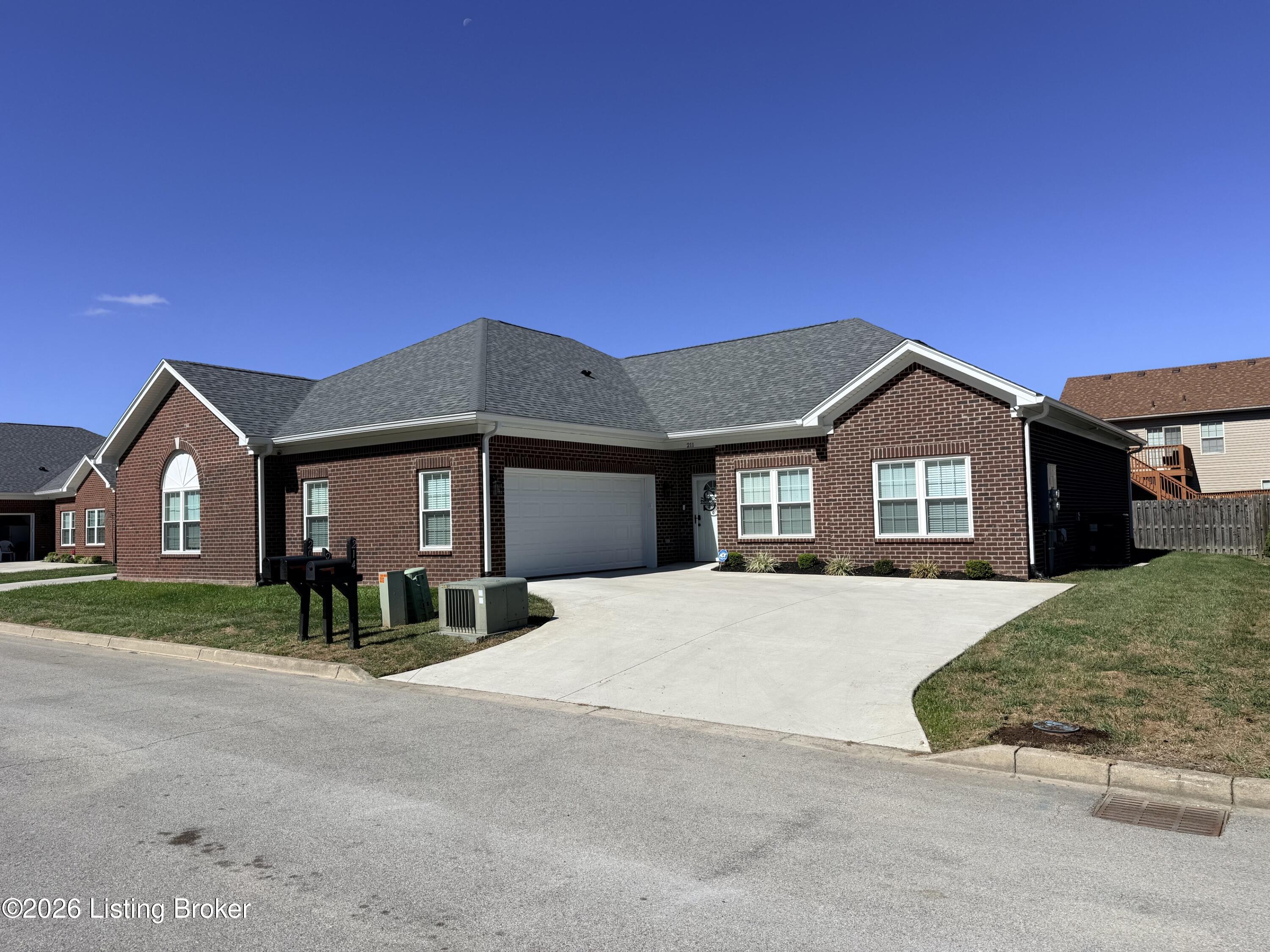 211 Bullitt Creek Dr # 15 Property Photo 1