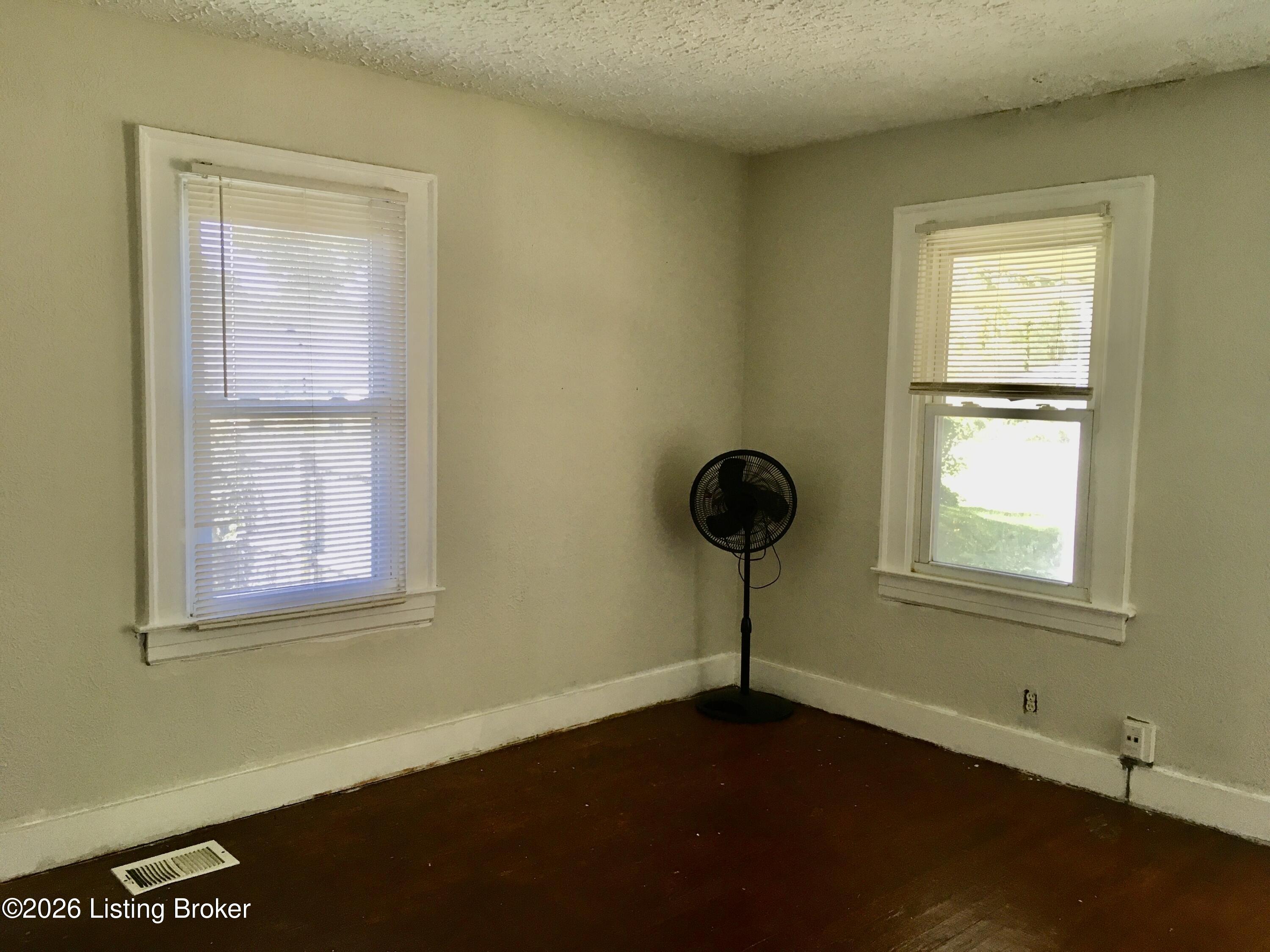 5111 Terry Rd Property Photo 4