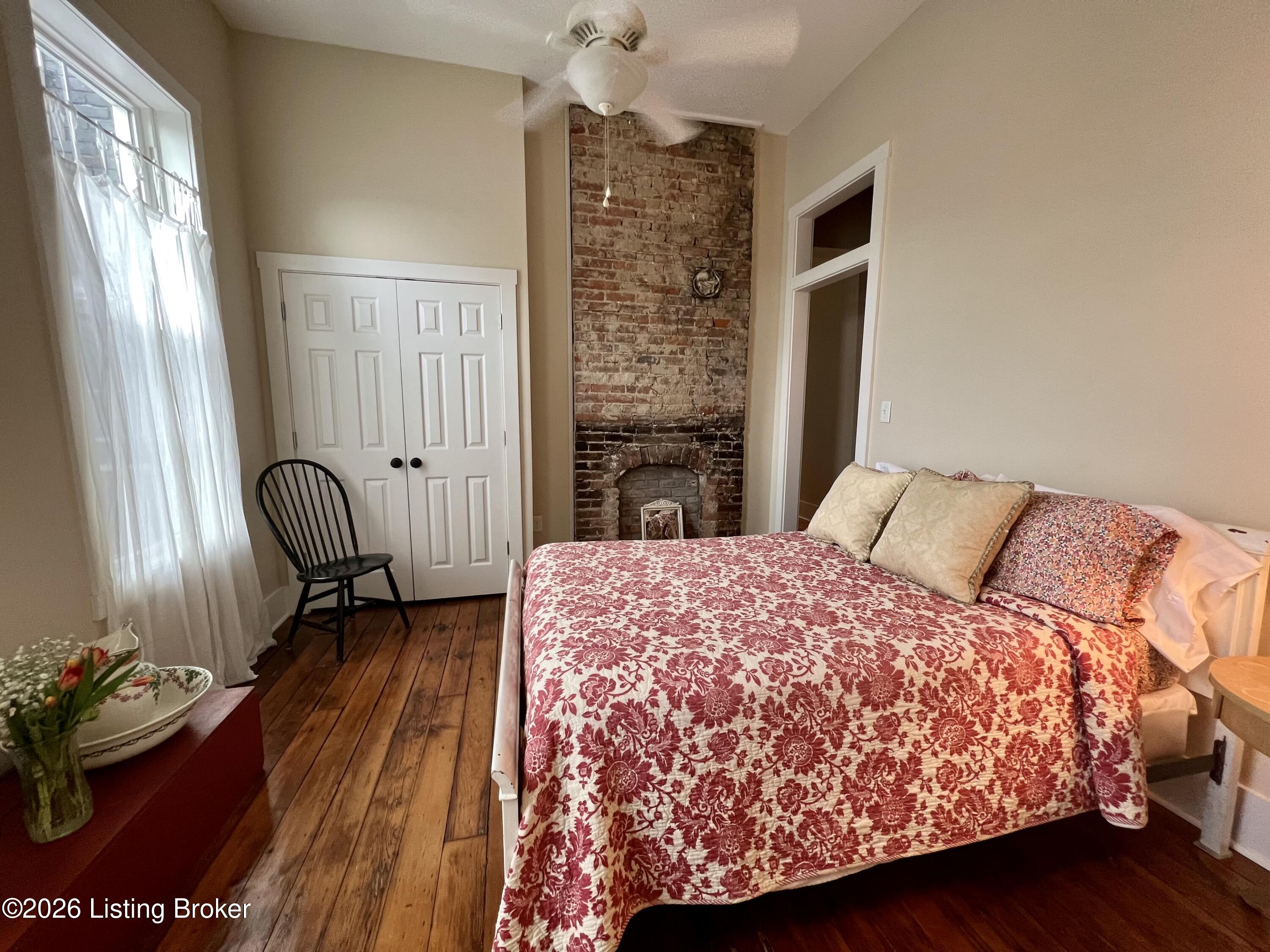 728 E Chestnut St Property Photo 16