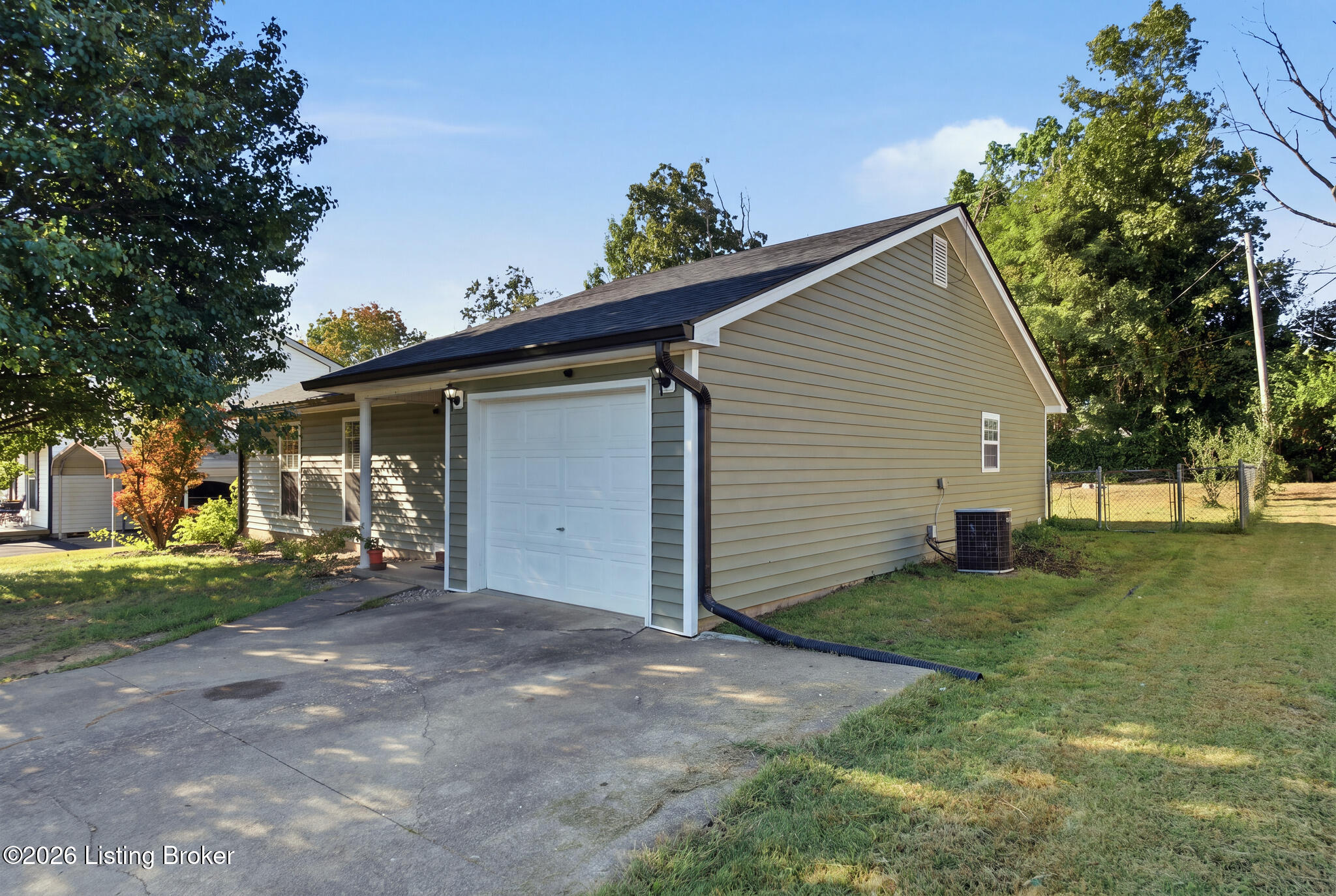 1416 Wendy Dr Property Photo 3