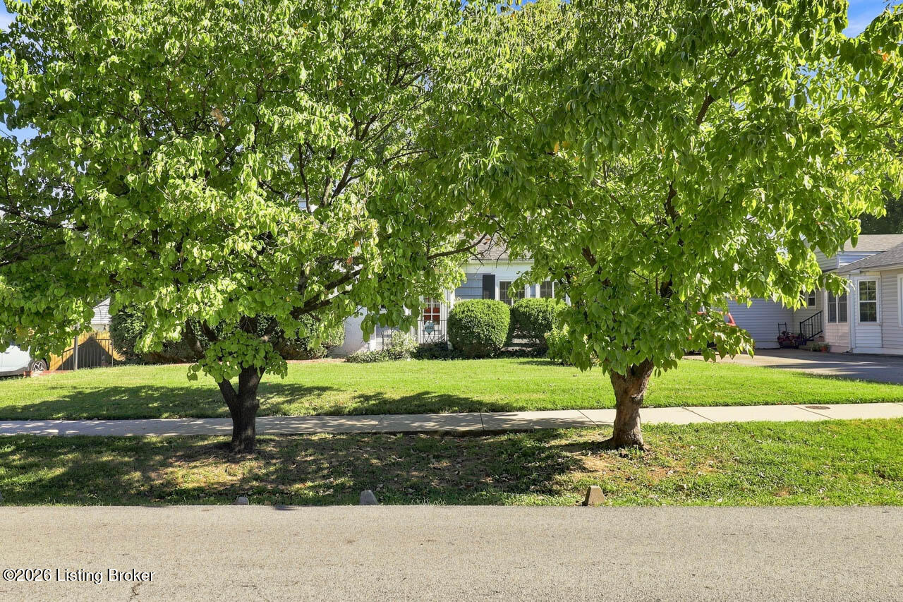 2232 Hawthorne Ave Property Photo 2