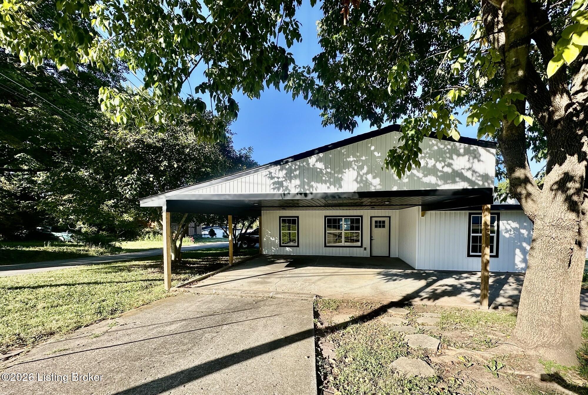 105 Hayward Rd Property Photo 1