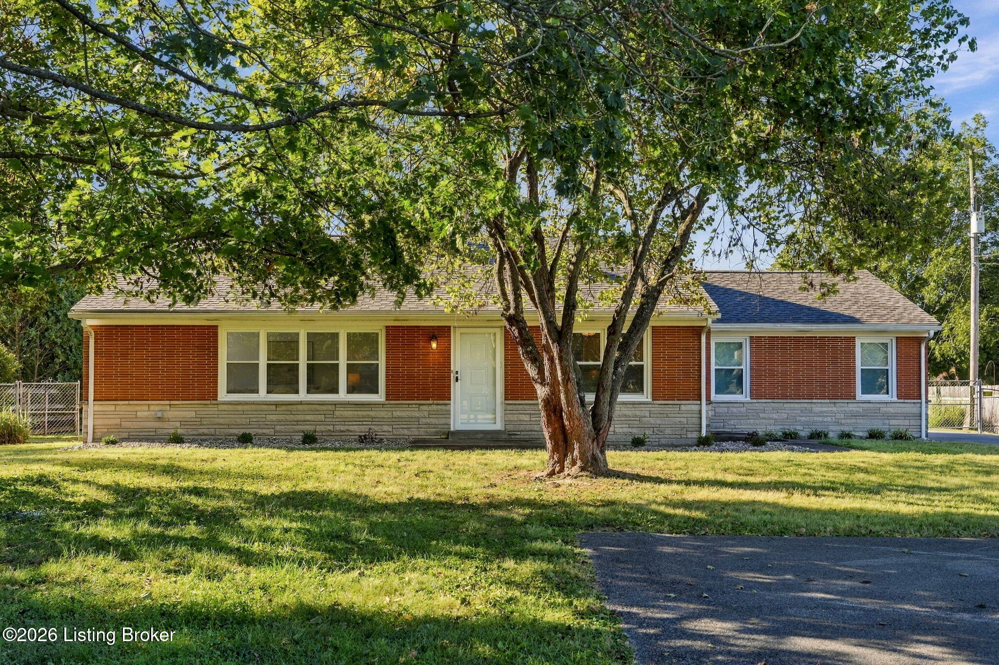 8022 Watterson Trail