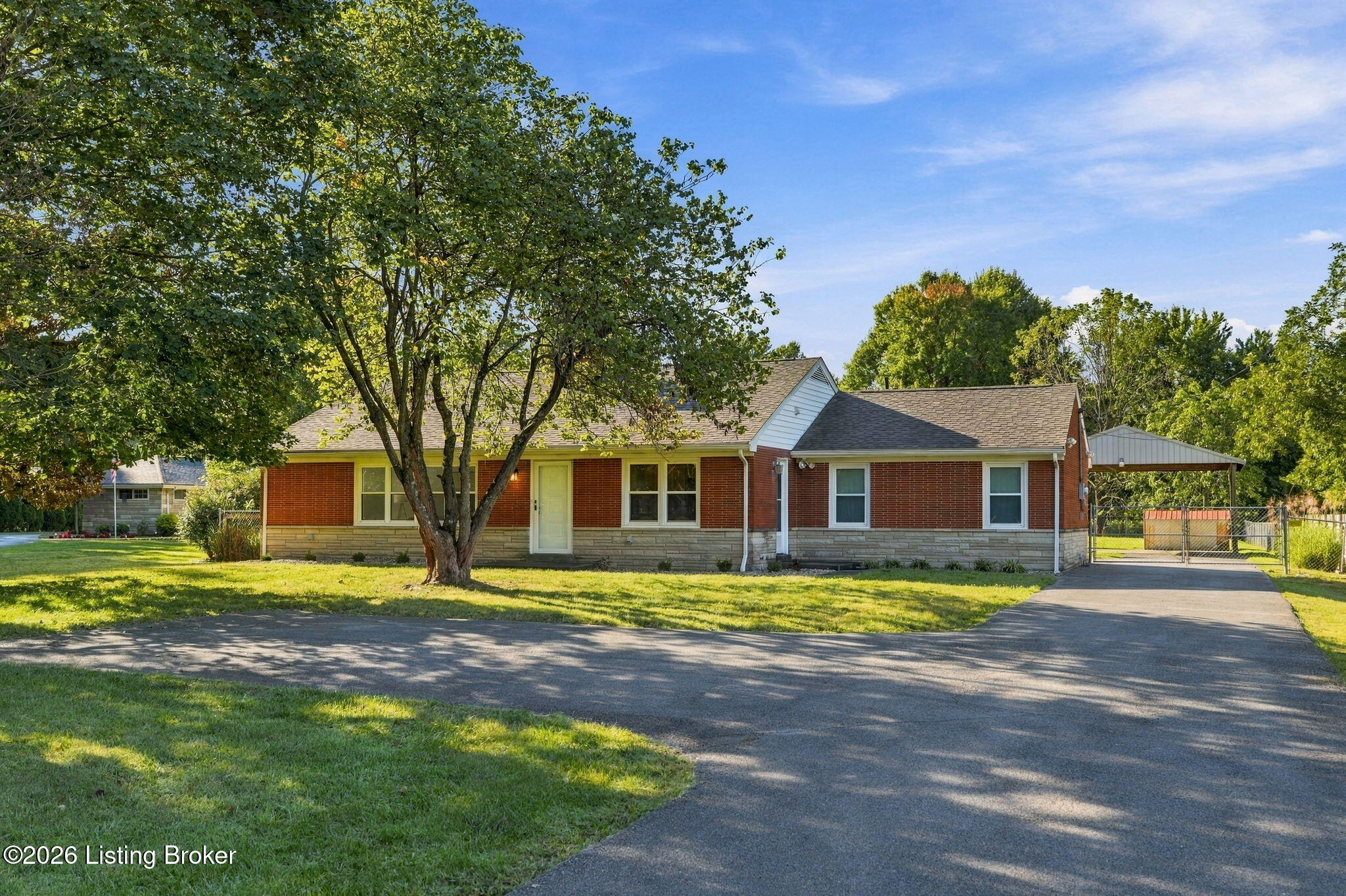 8022 Watterson Trail Property Photo 2