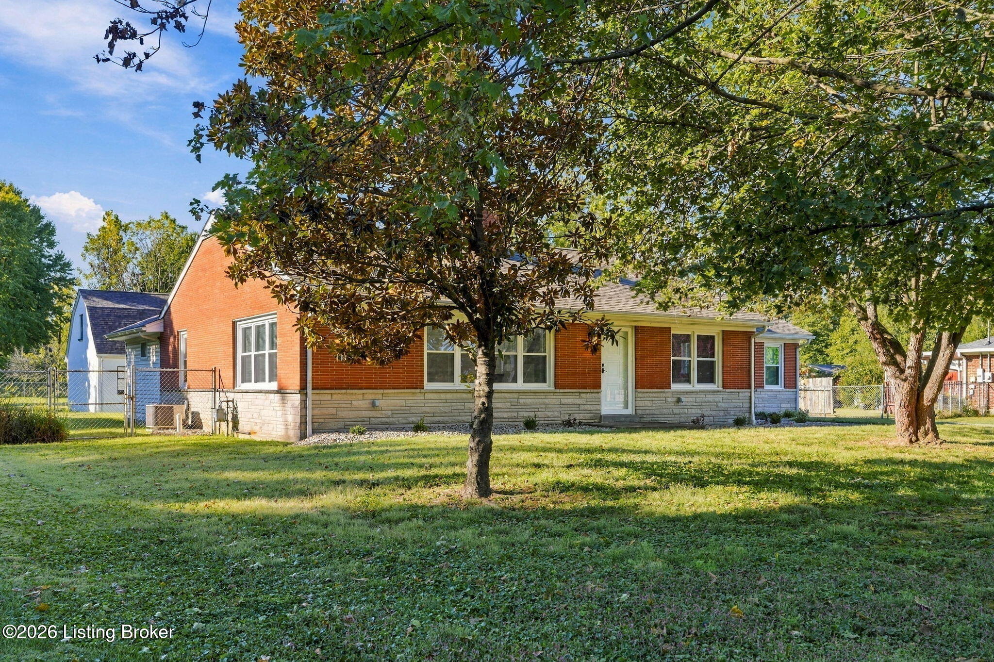8022 Watterson Trail Property Photo 3