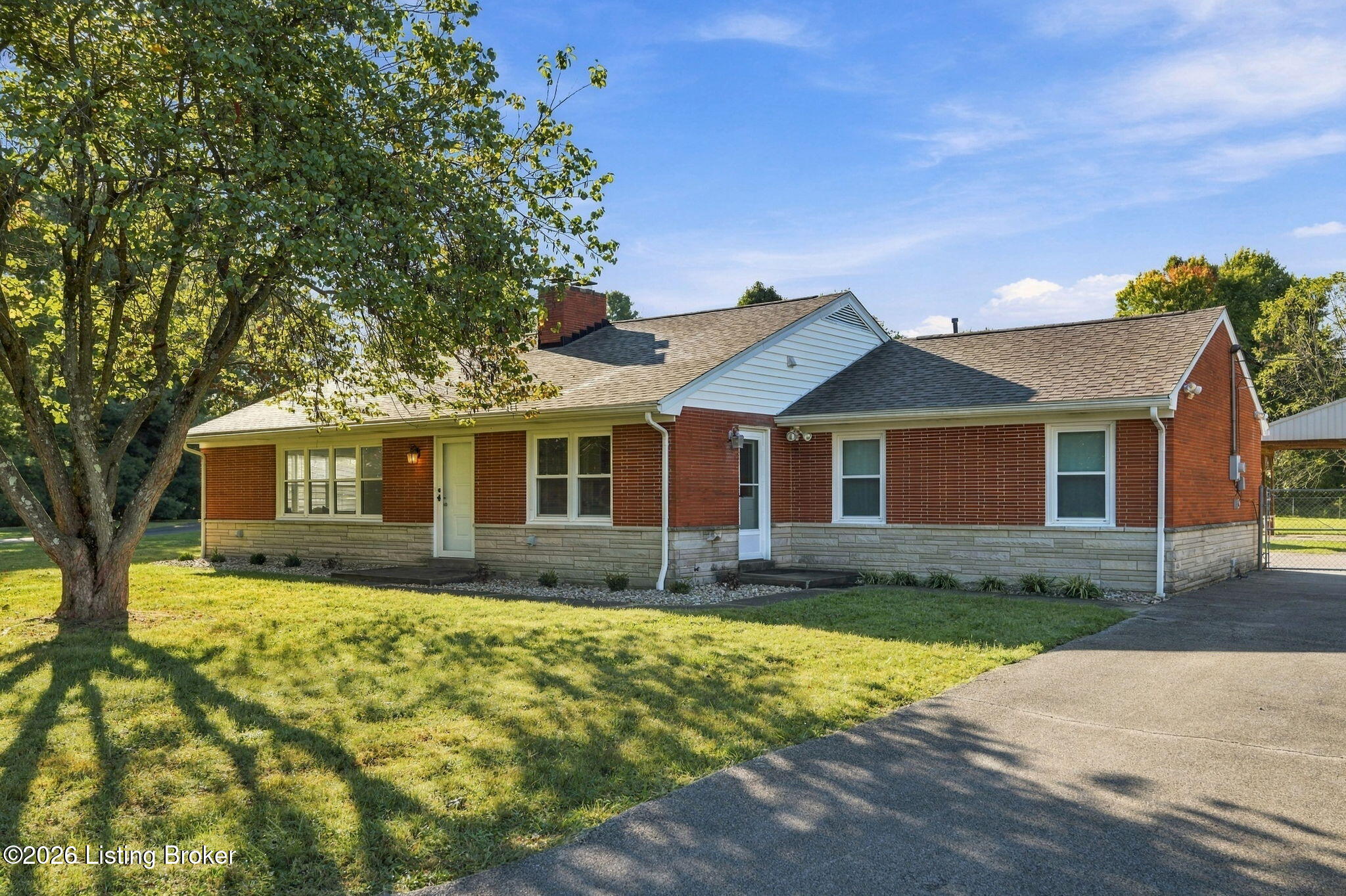 8022 Watterson Trail Property Photo 4