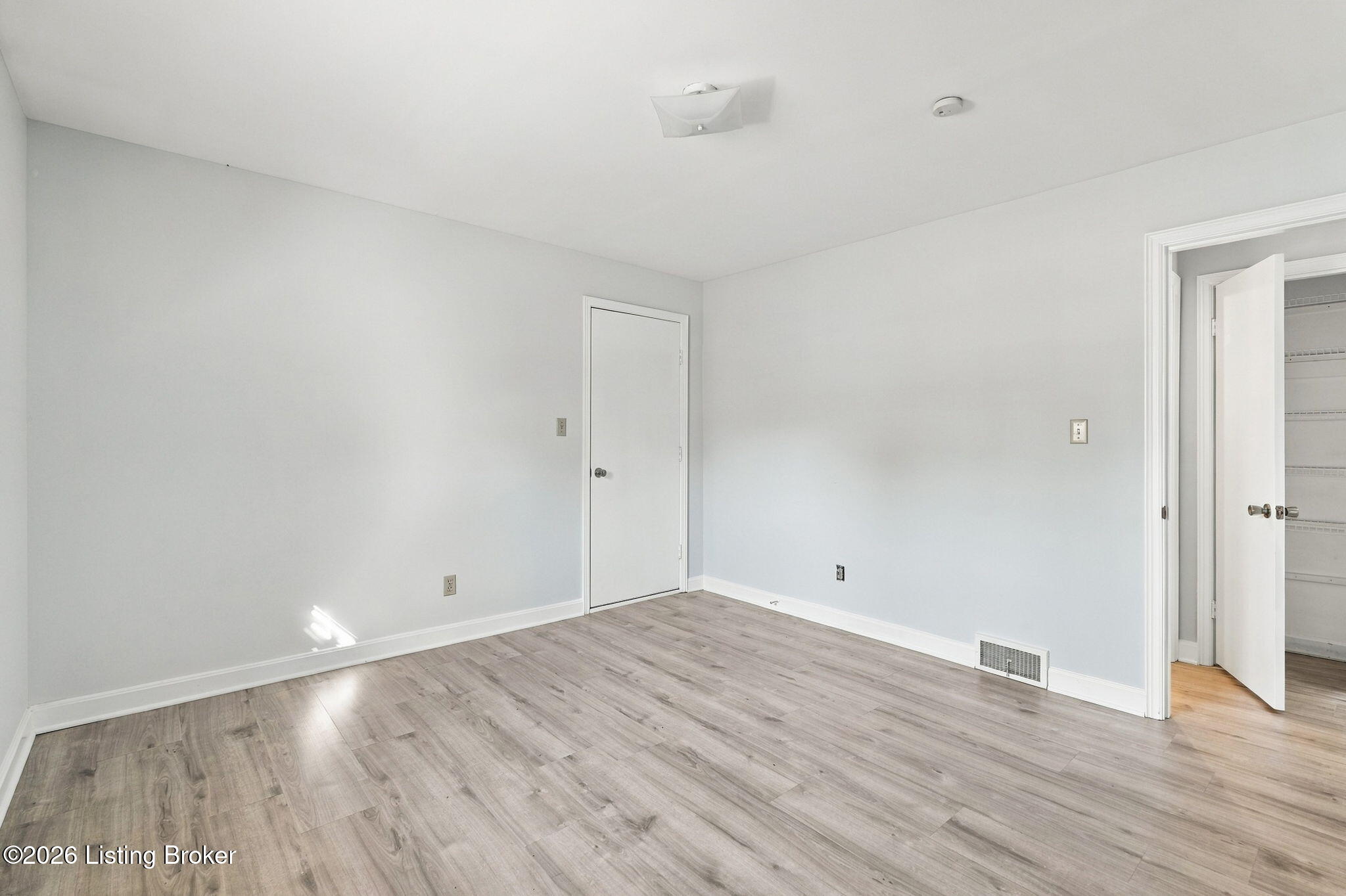 8022 Watterson Trail Property Photo 33