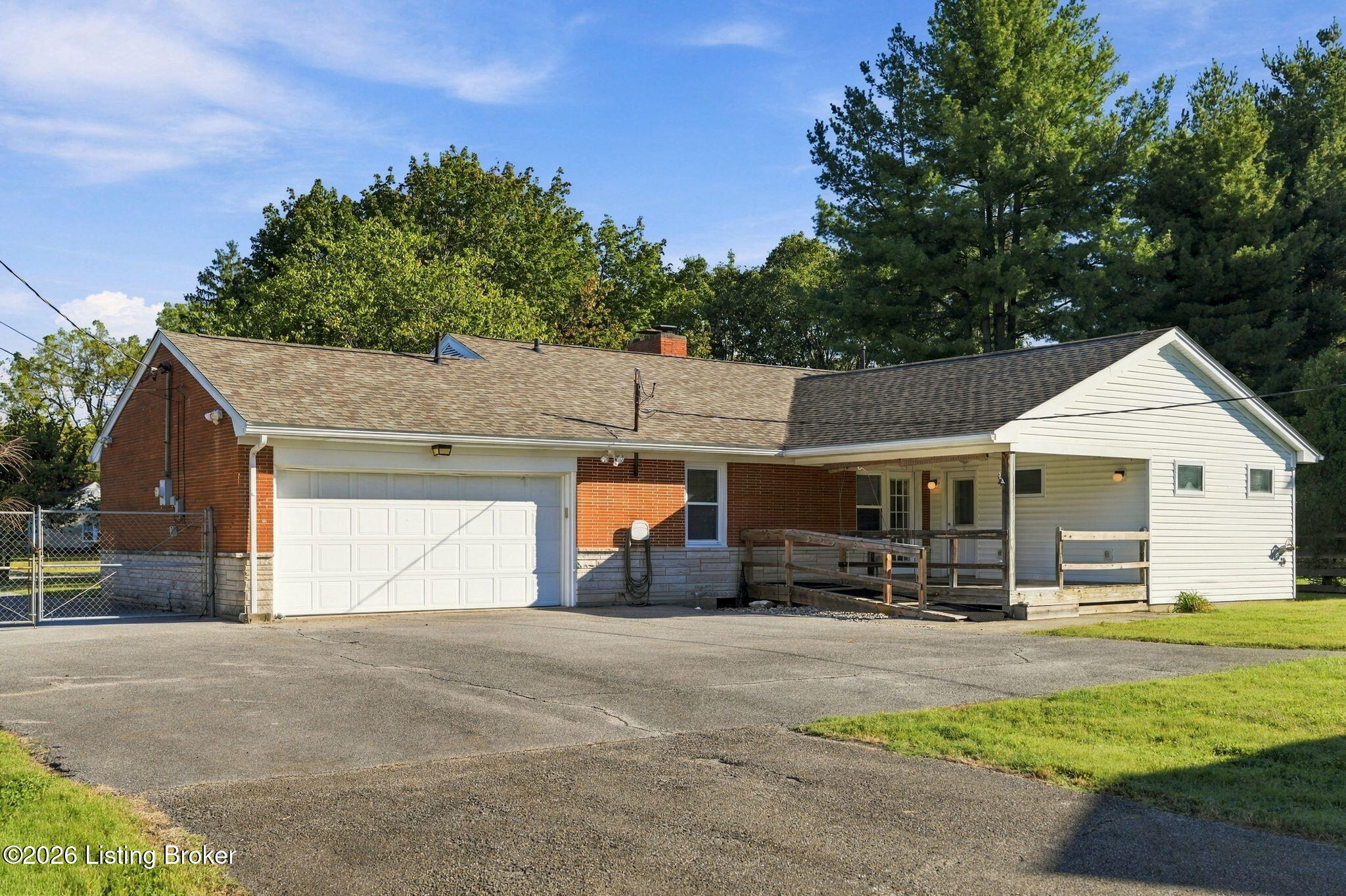 8022 Watterson Trail Property Photo 42