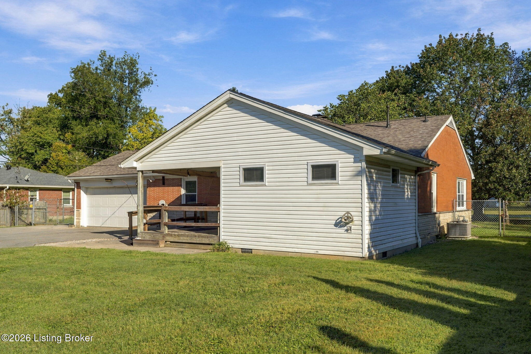 8022 Watterson Trail Property Photo 44