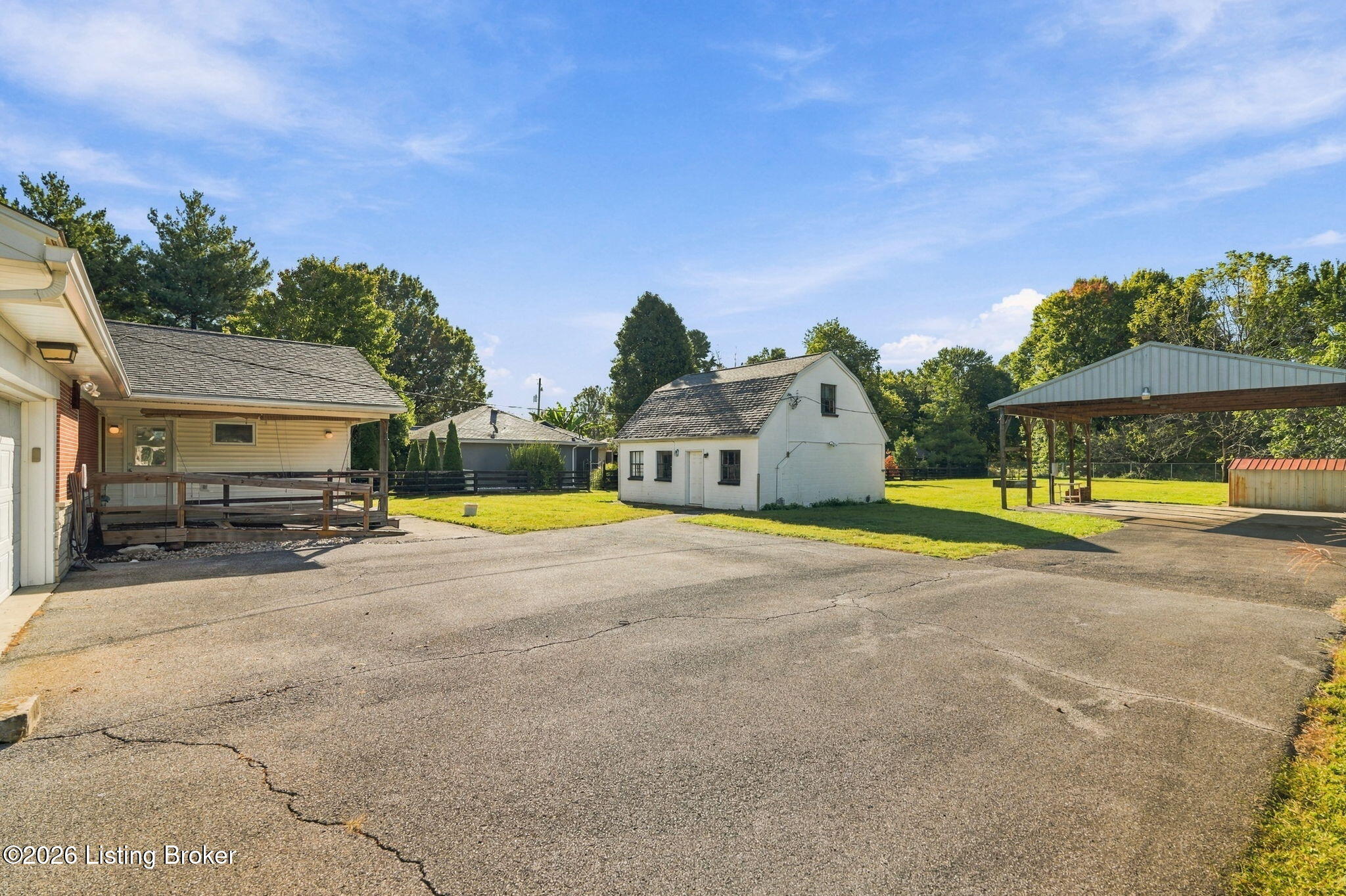 8022 Watterson Trail Property Photo 45