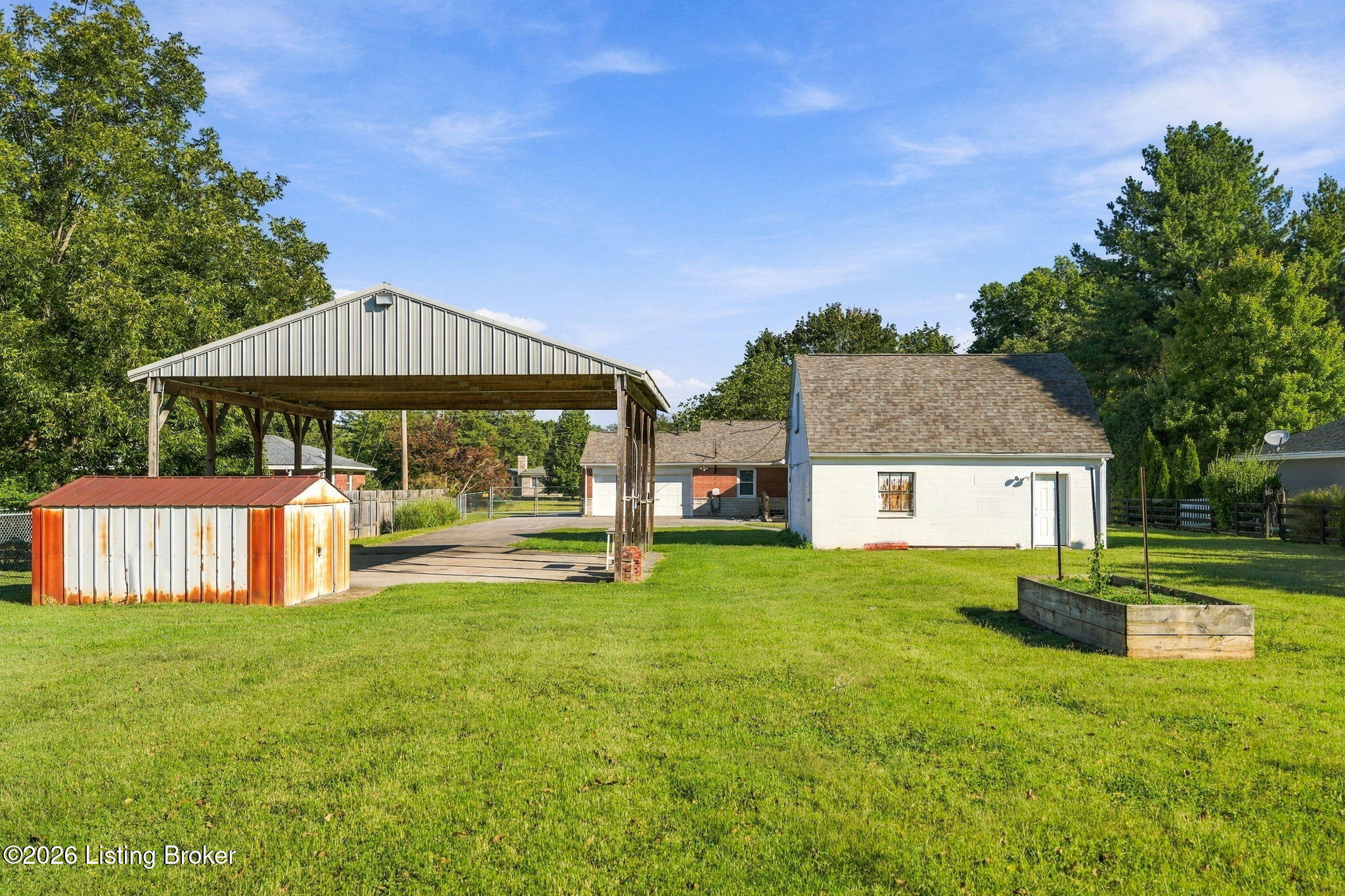8022 Watterson Trail Property Photo 52