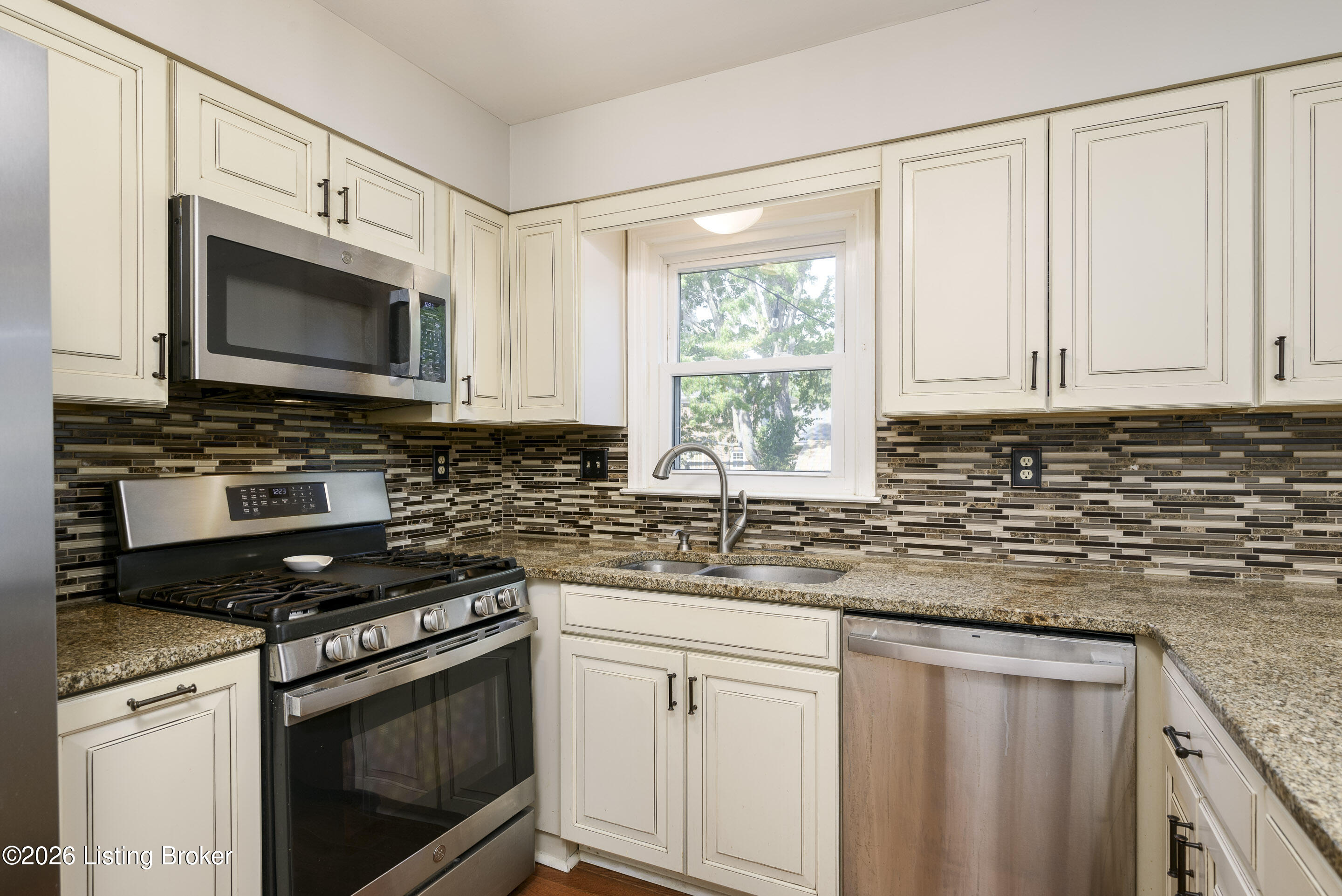 8909 Duxbury Rd Property Photo 16
