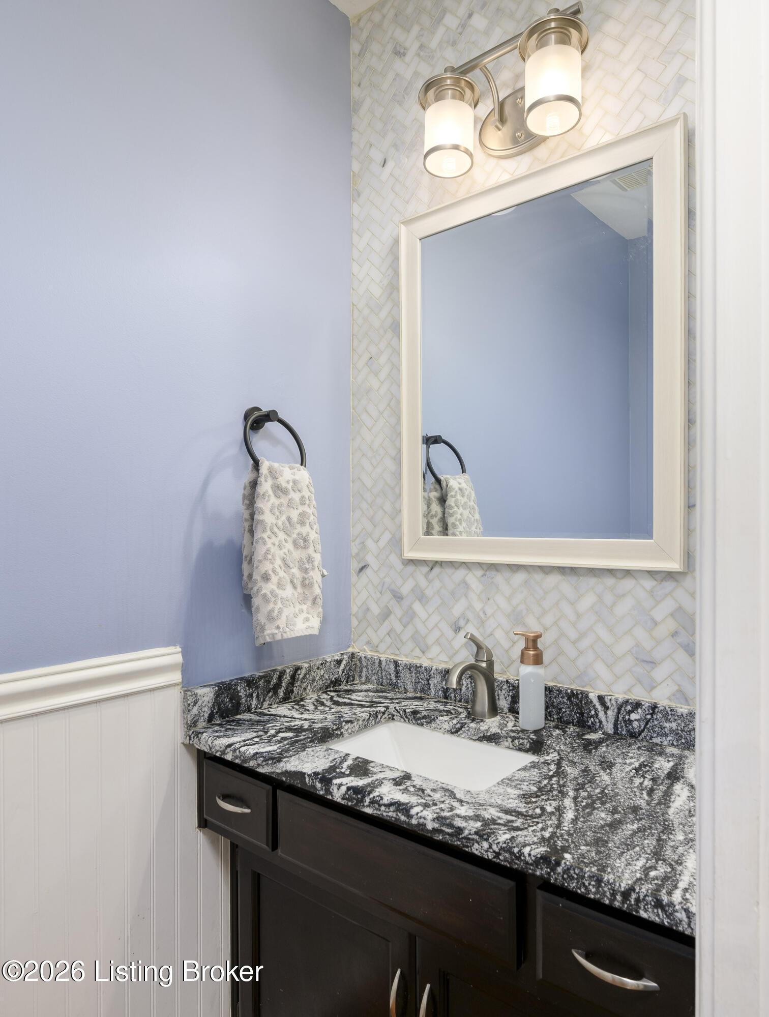 8909 Duxbury Rd Property Photo 17