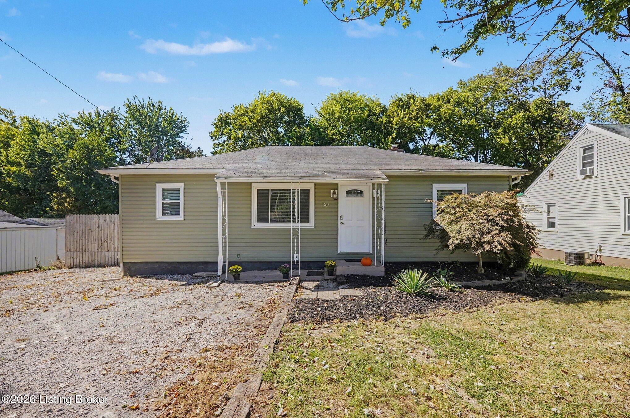 123 Eastview Cir Property Photo 1