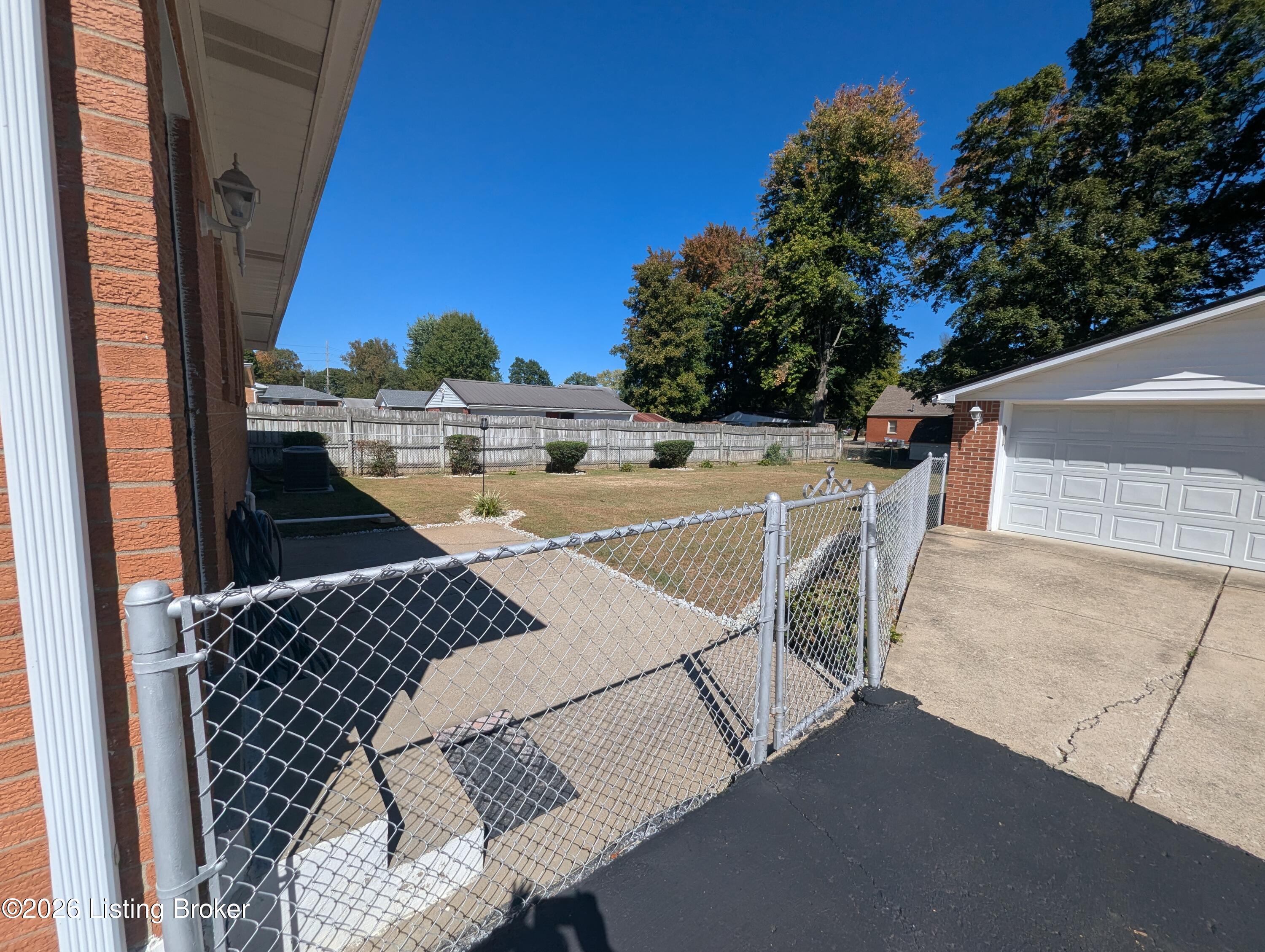 2521 Adrienne Way Property Photo 4