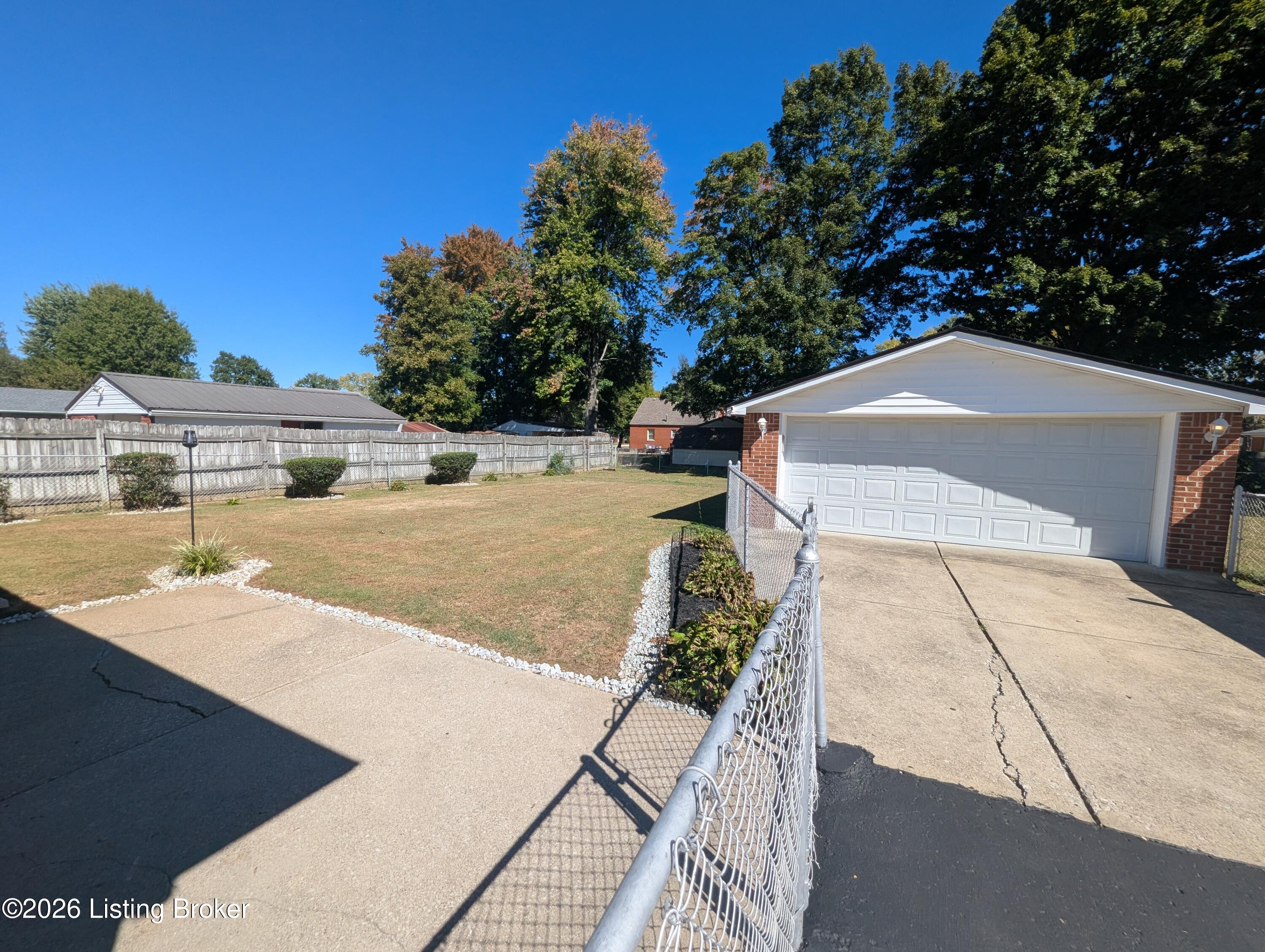 2521 Adrienne Way Property Photo 5