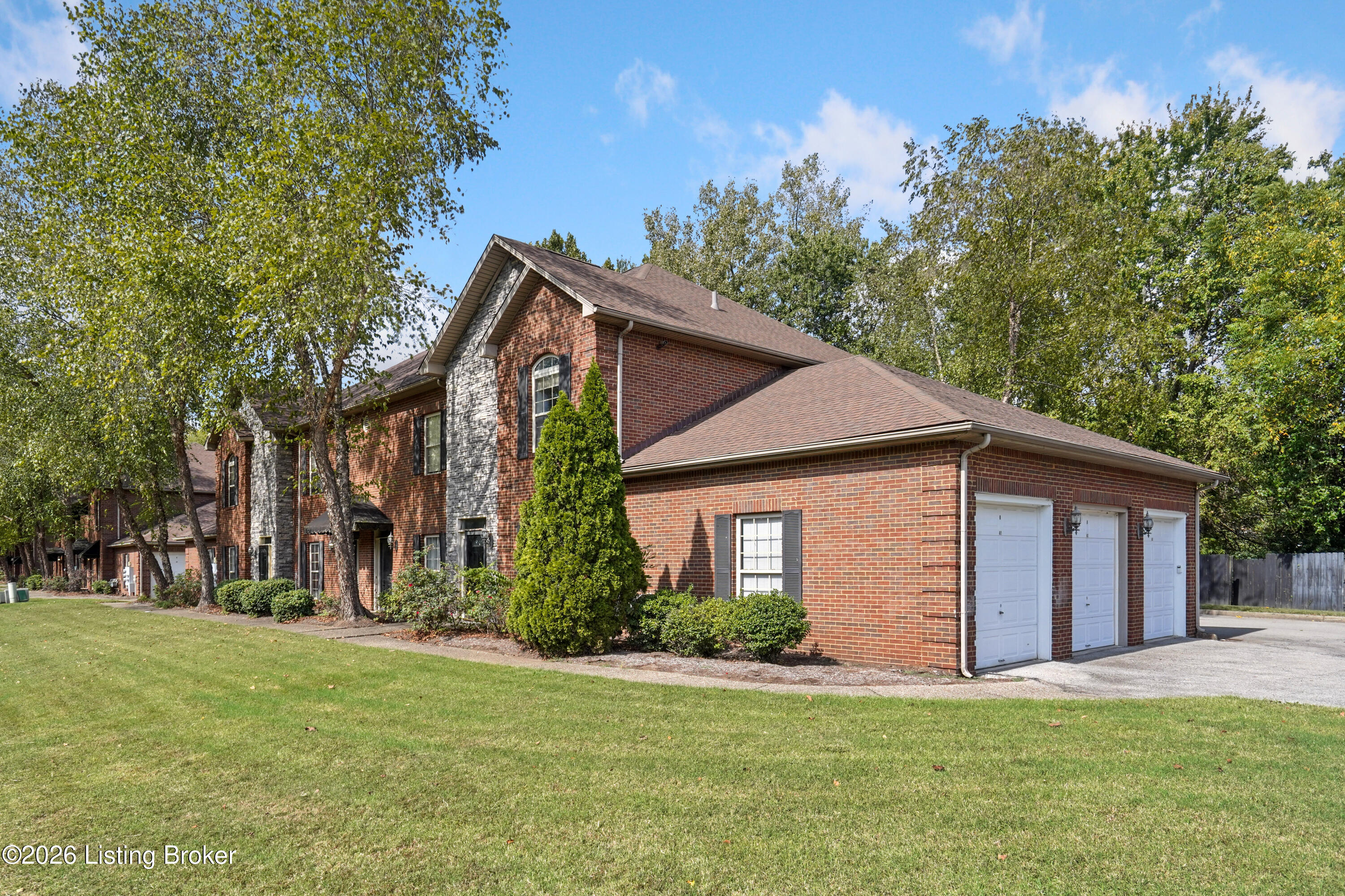 202 Hampton Place Ct