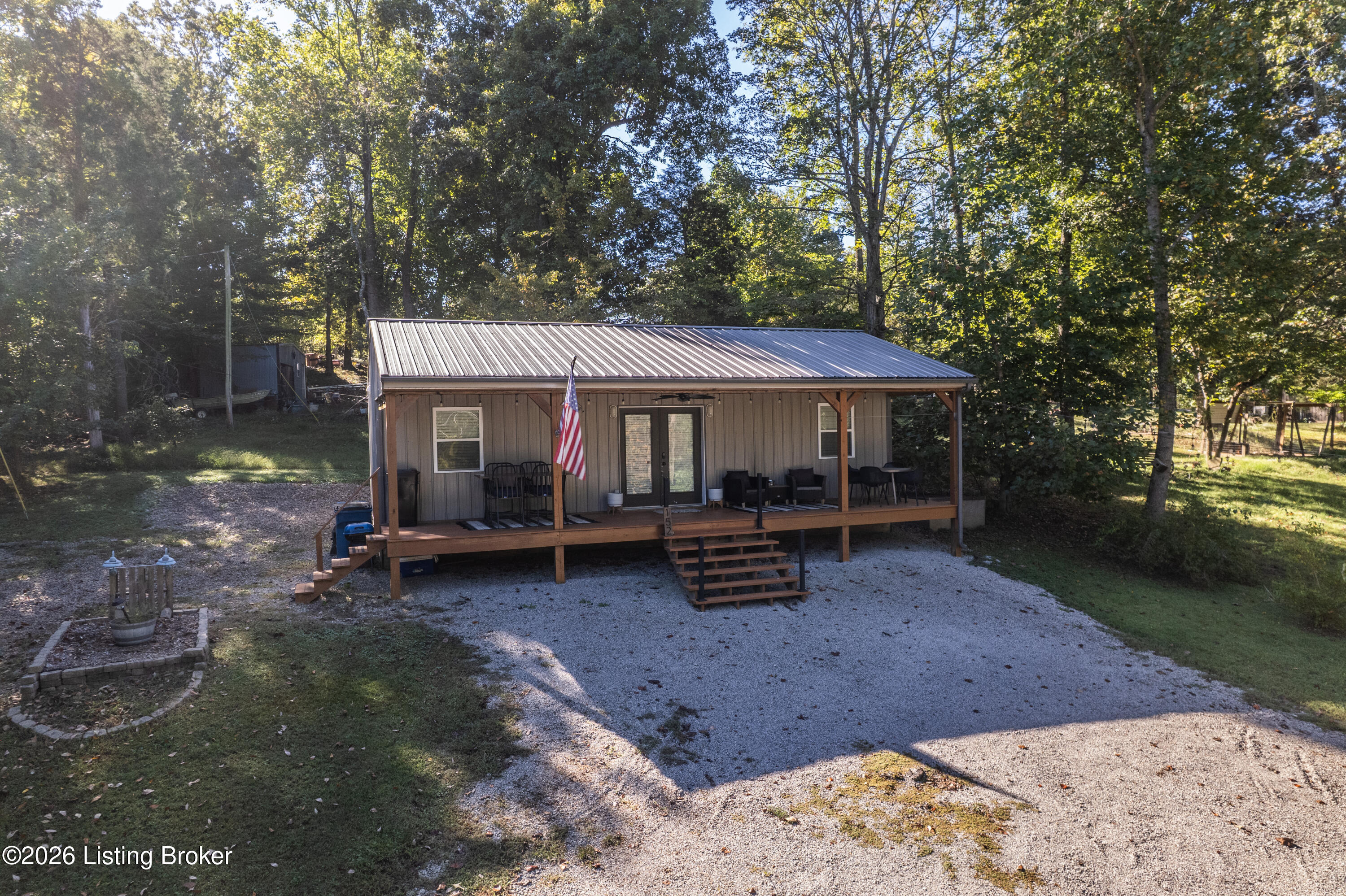 152 Comanche Dr Property Photo 2