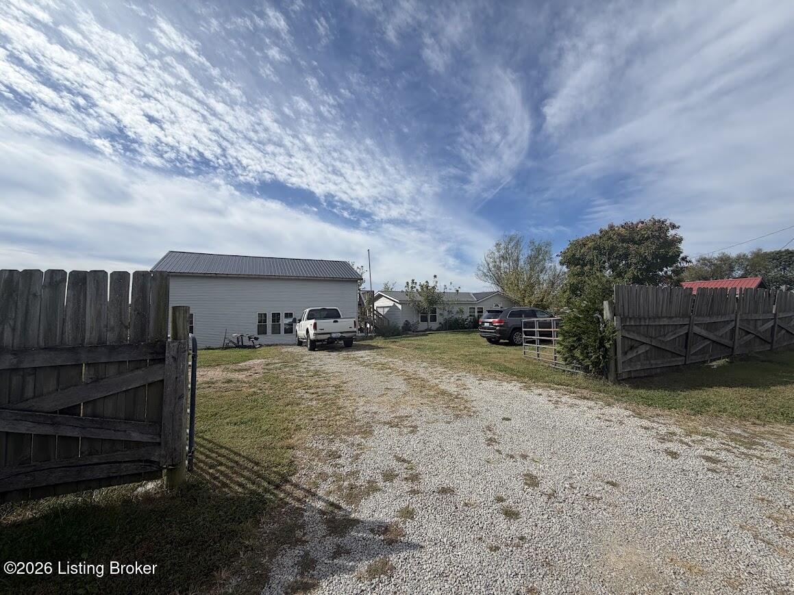 373 Ockerman Rd Property Photo 4