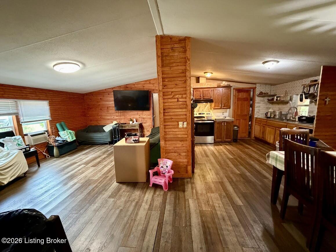 373 Ockerman Rd Property Photo 6