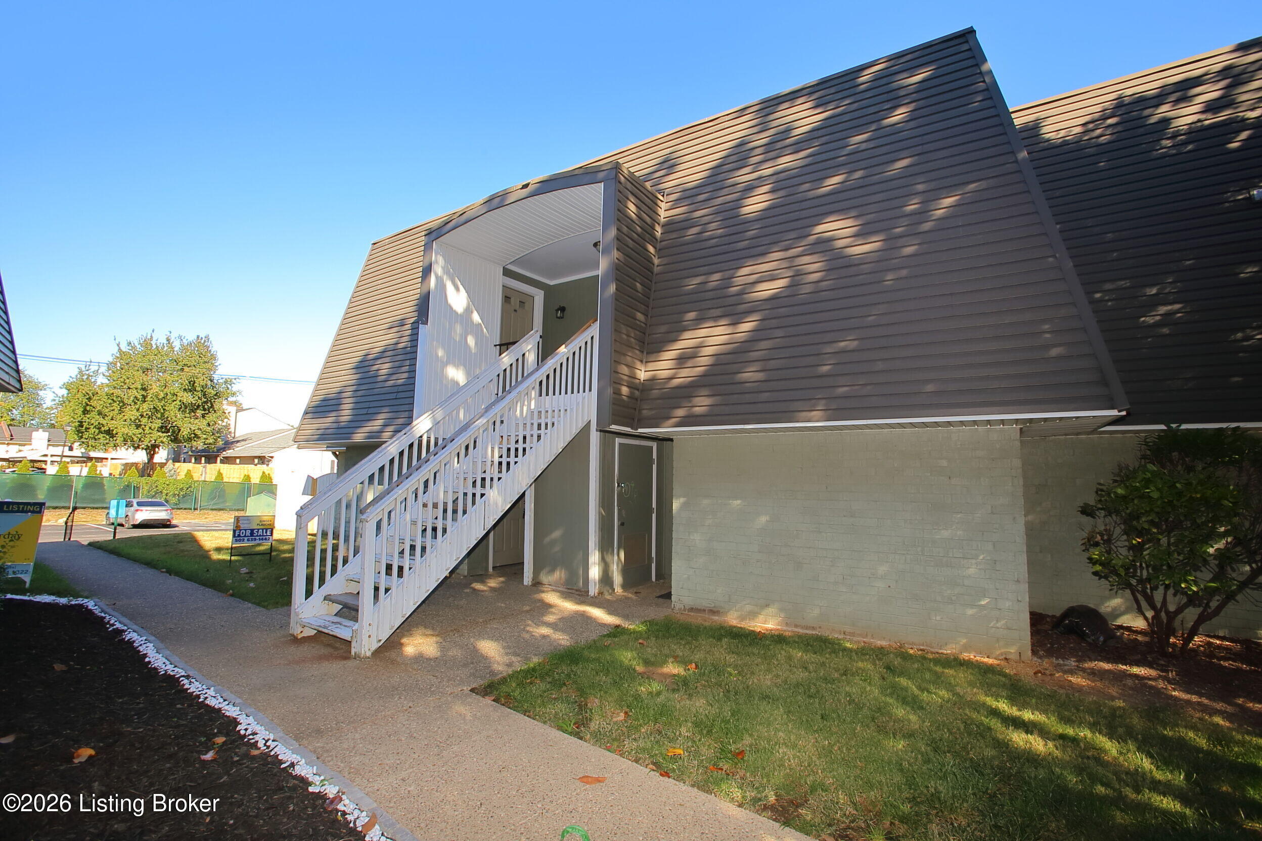900 La Fontenay Ct Property Photo 1