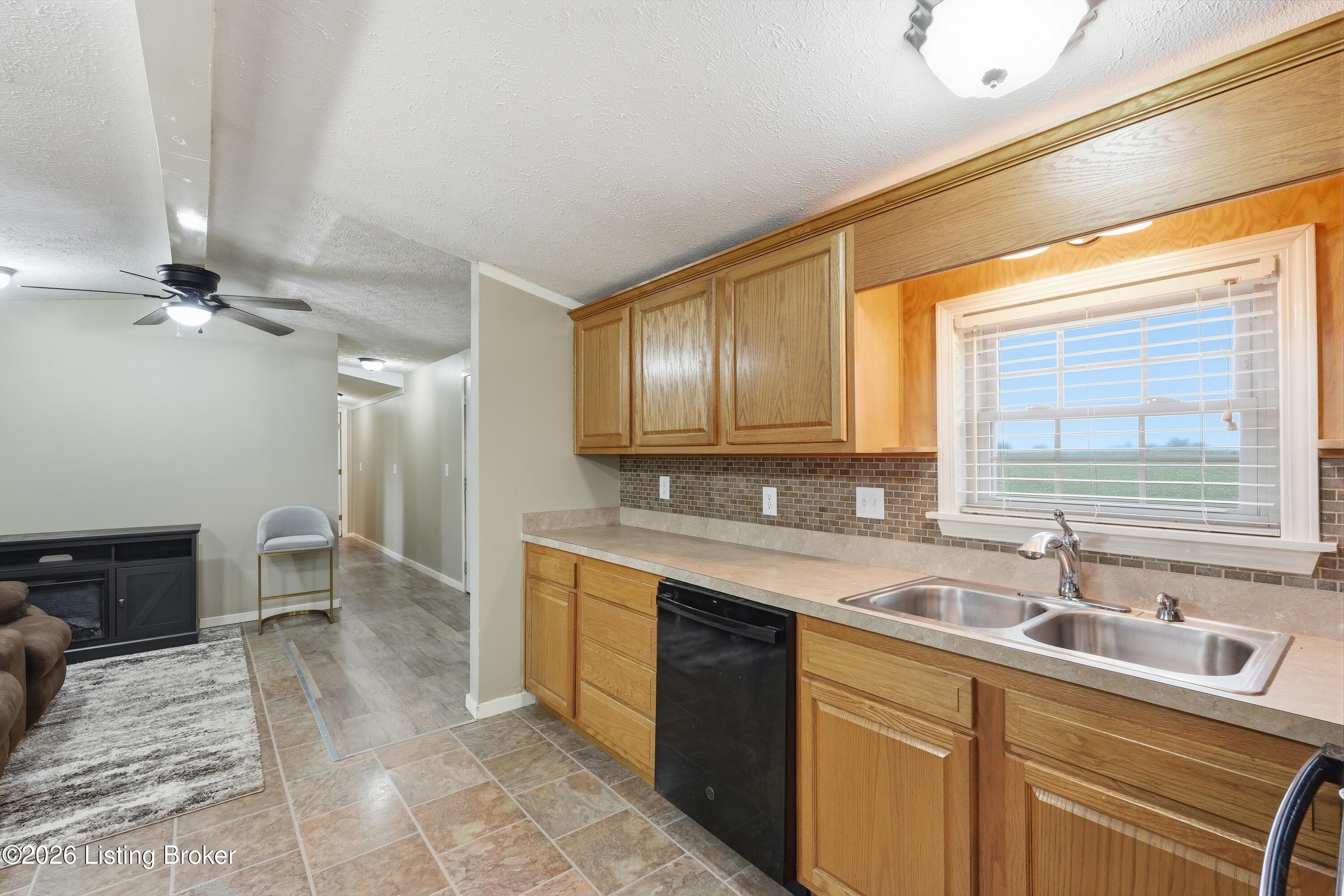 722 Claybrooke Ln Property Photo 32