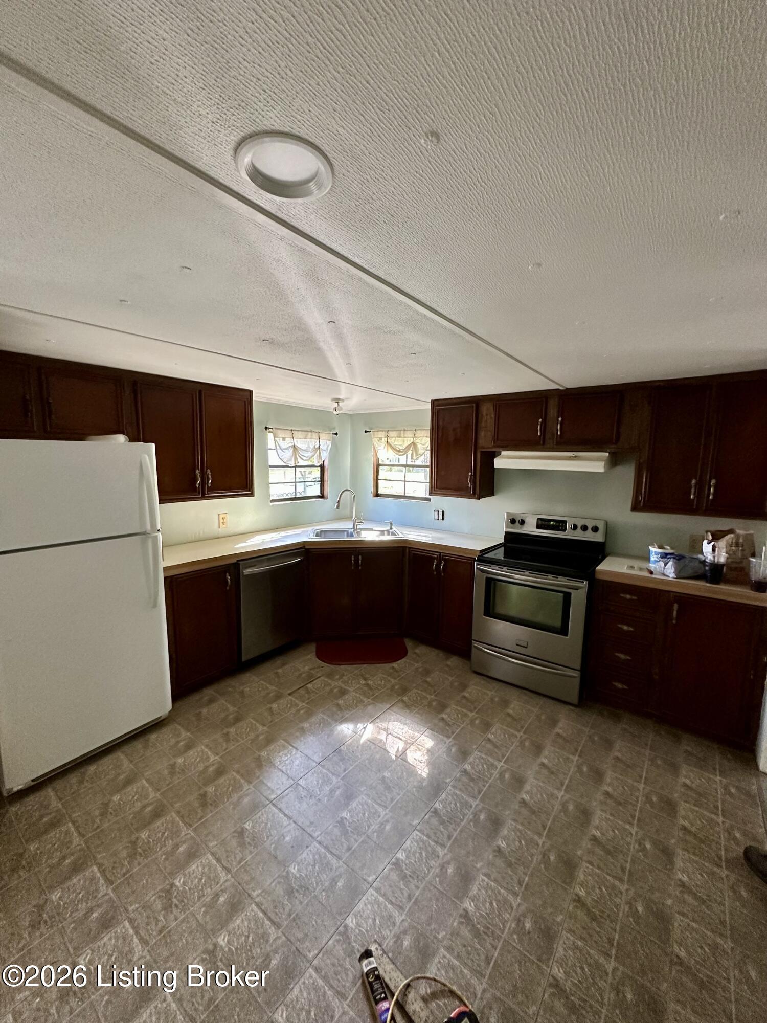 428 Marilyn Way Property Photo 5