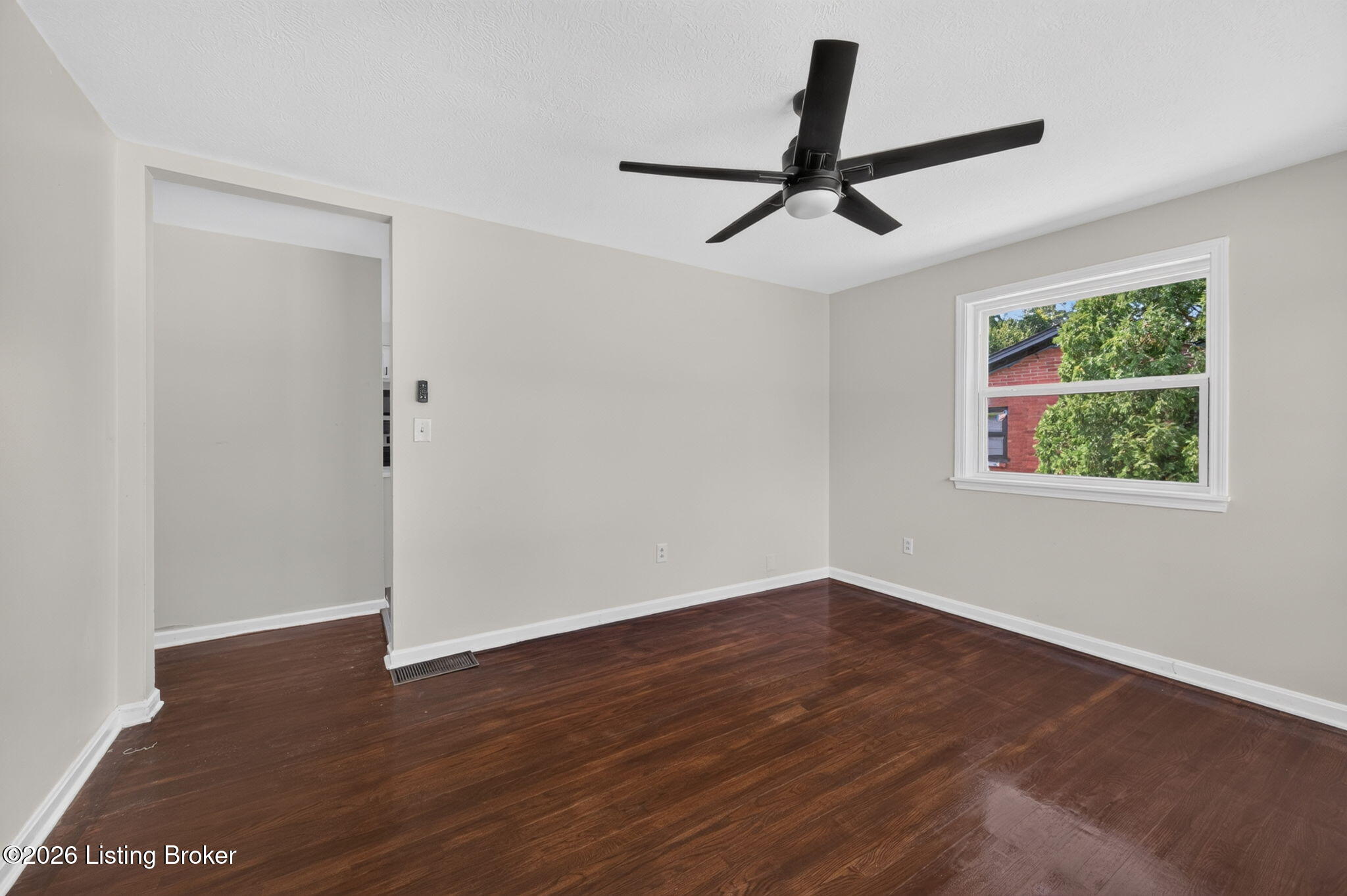 2424 Weber Ln Property Photo 4