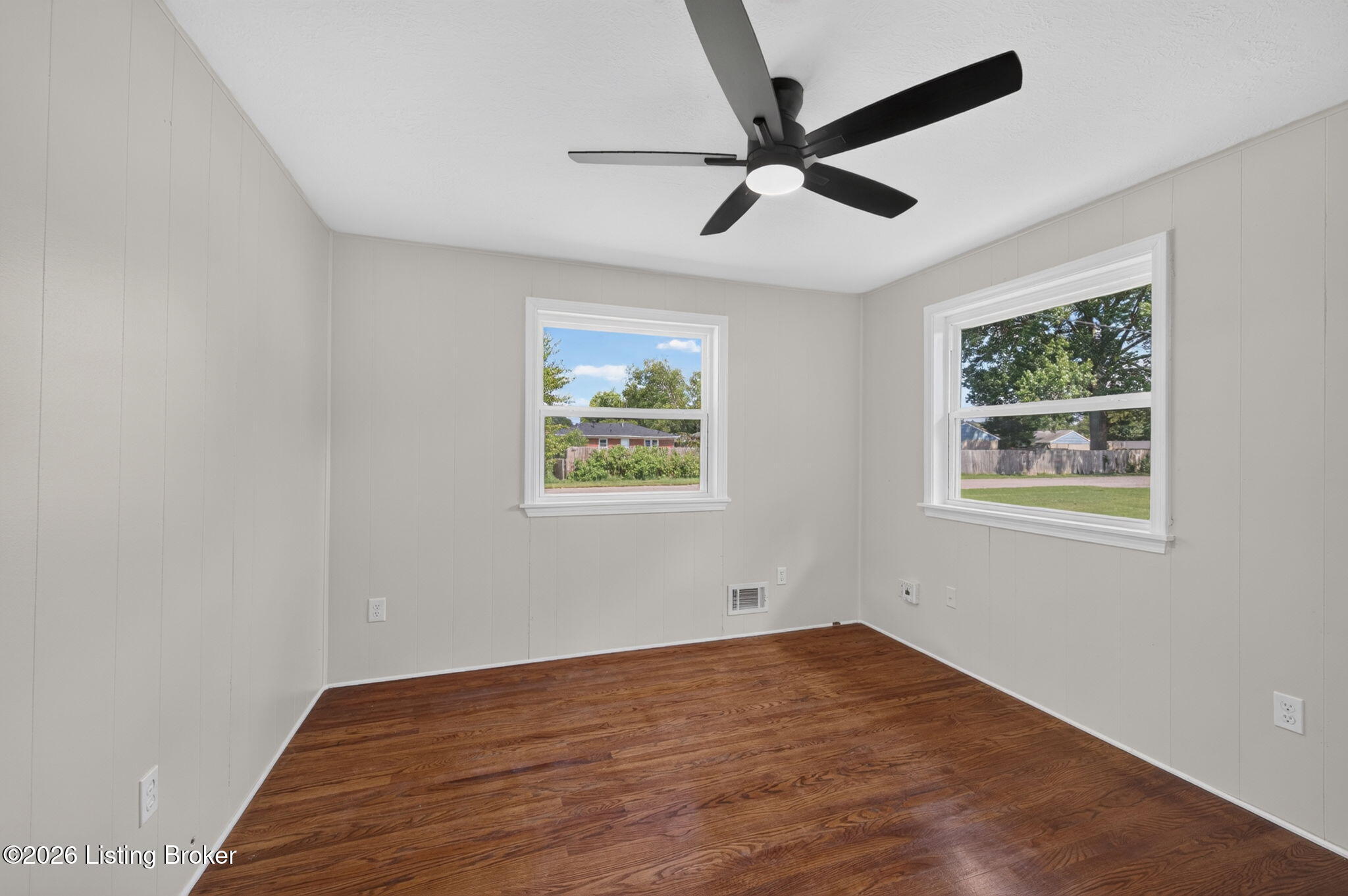 2424 Weber Ln Property Photo 17