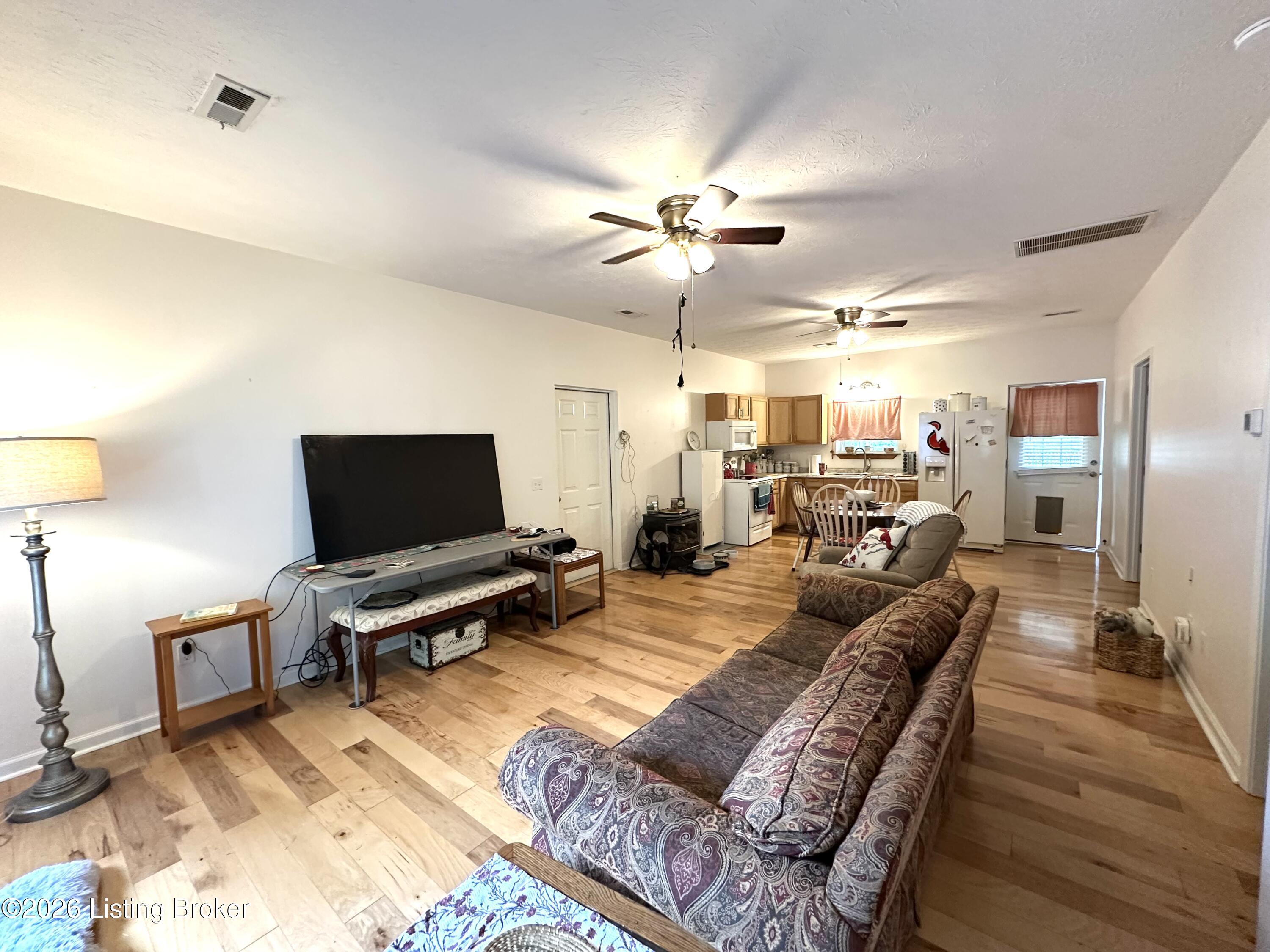 142 Poplar Cir Property Photo 2