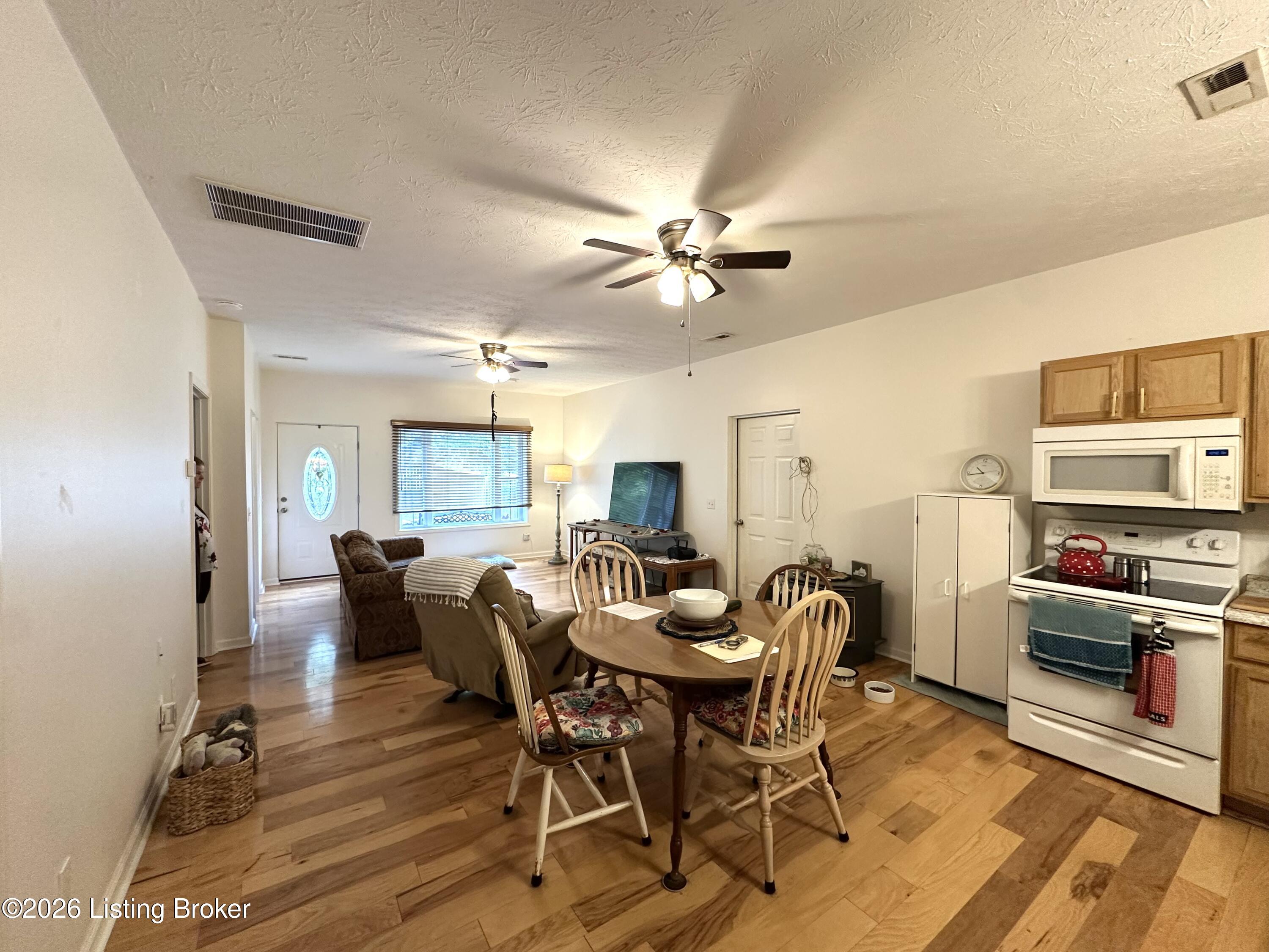 142 Poplar Cir Property Photo 3