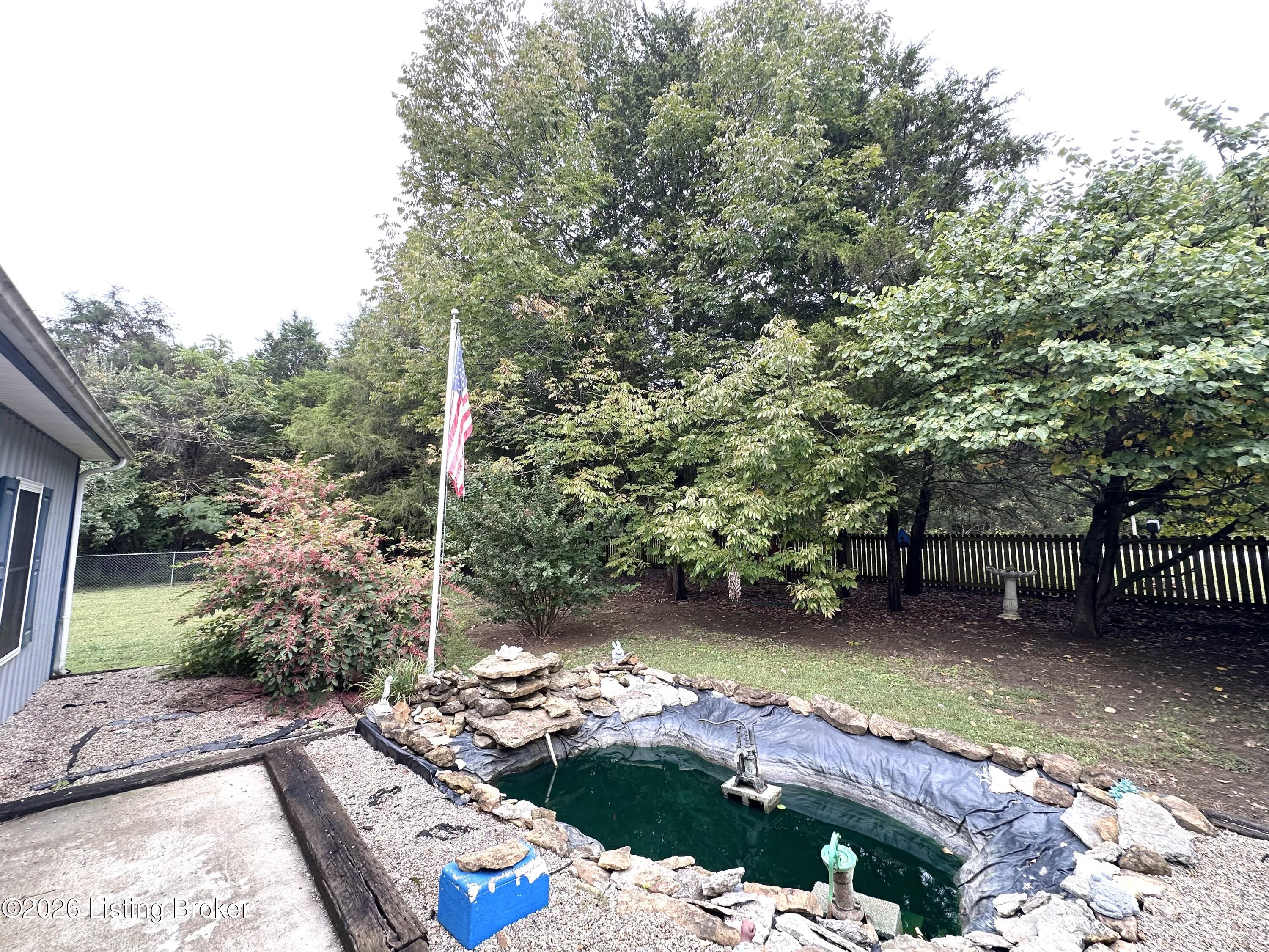 142 Poplar Cir Property Photo 16