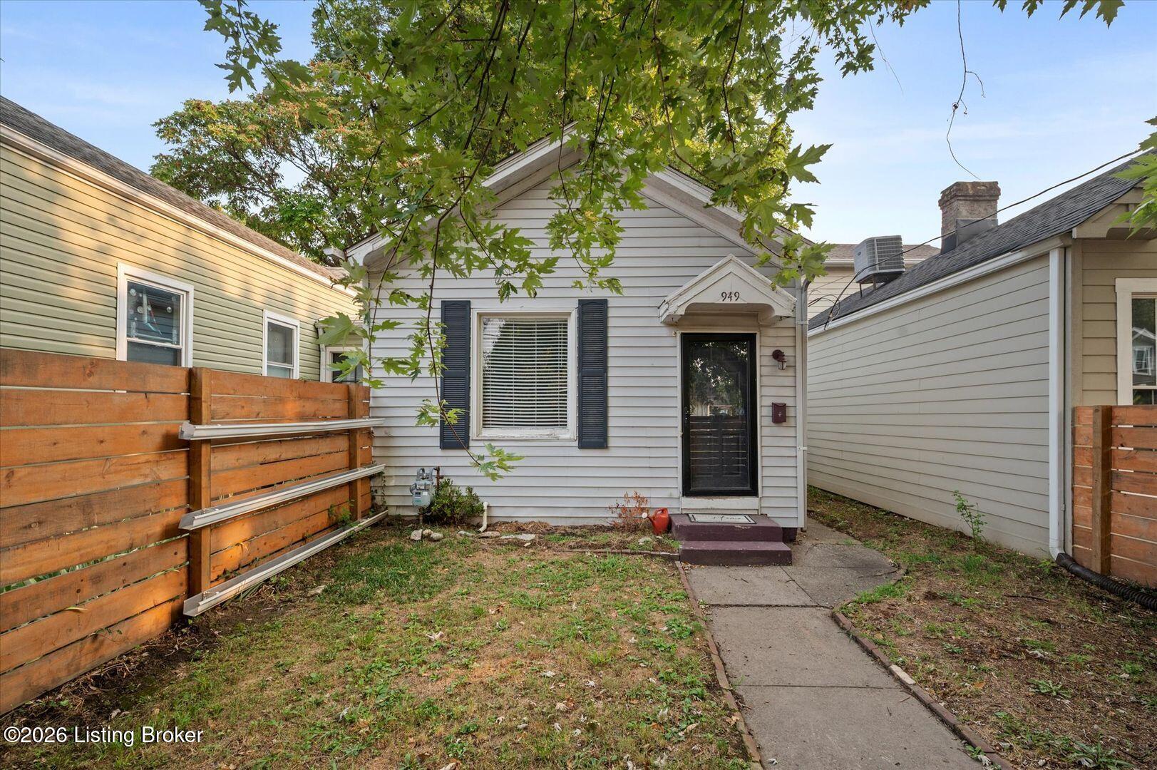 949 Mary St Property Photo 1