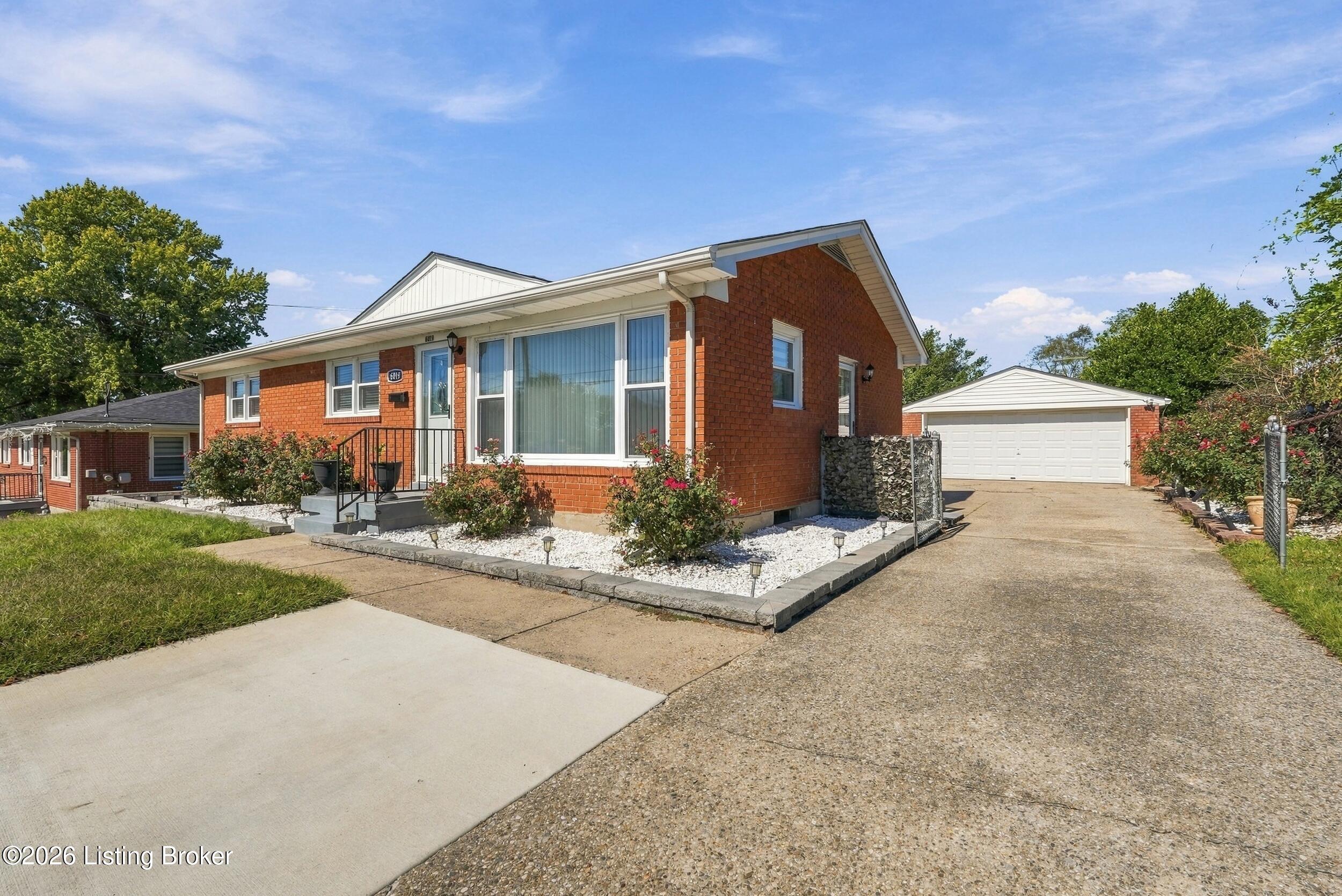 6019 Colebrooke Ln