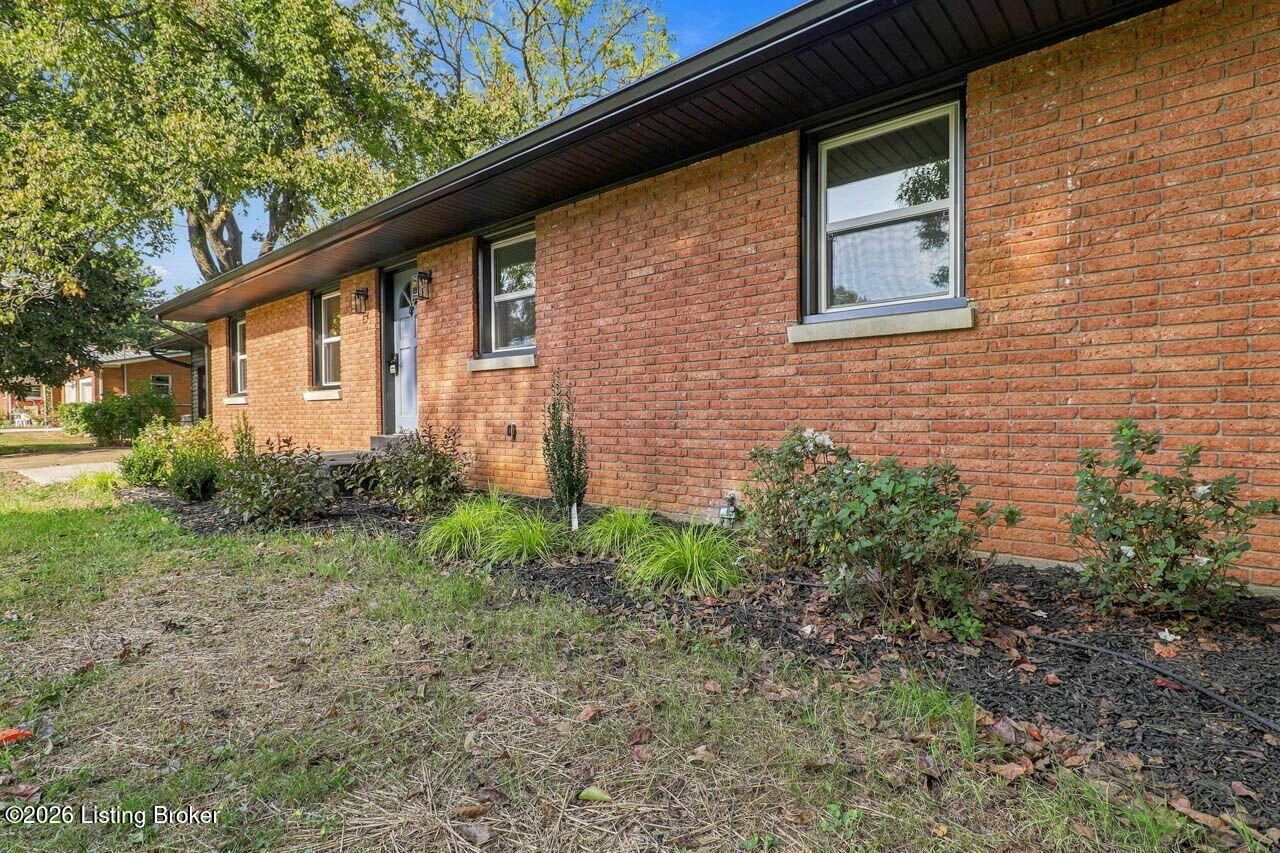386 S Deepwood Dr Property Photo 4