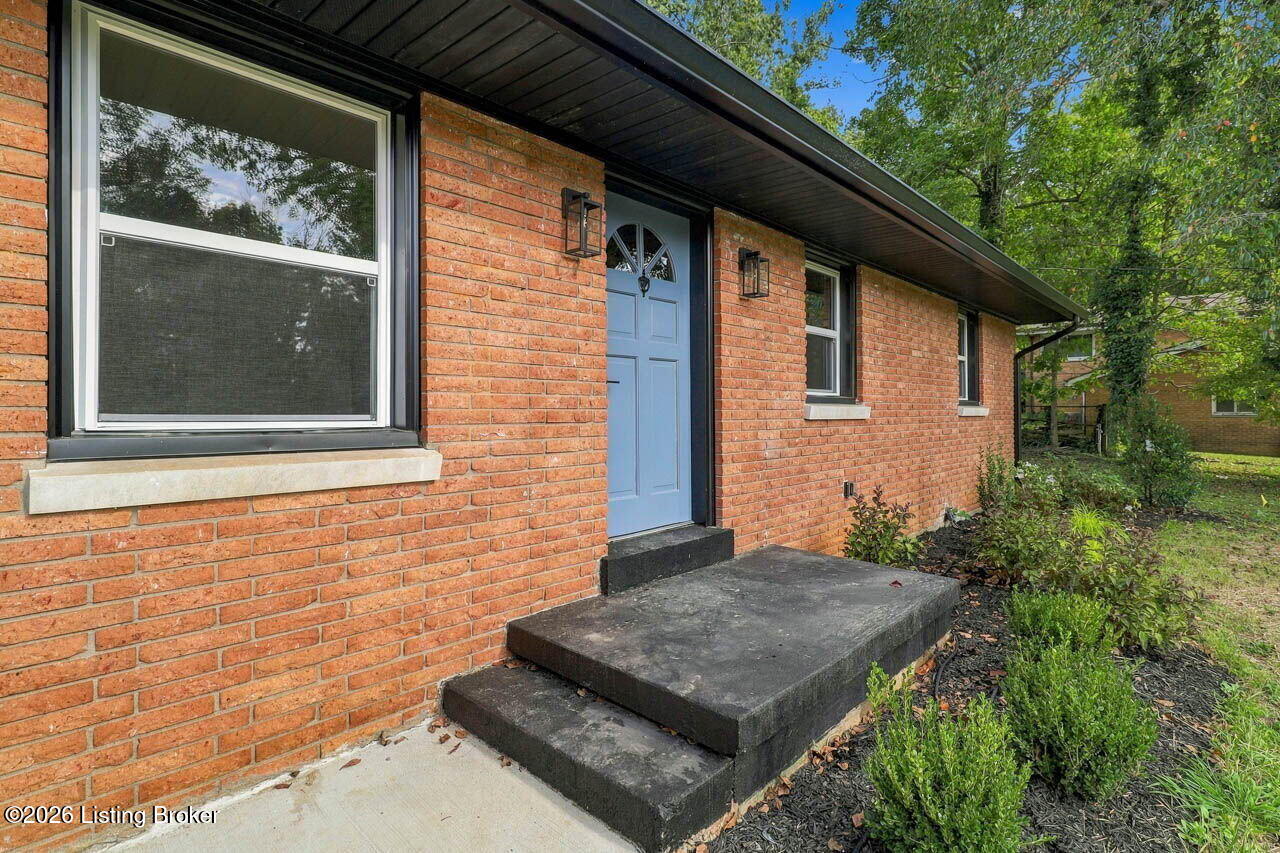 386 S Deepwood Dr Property Photo 8