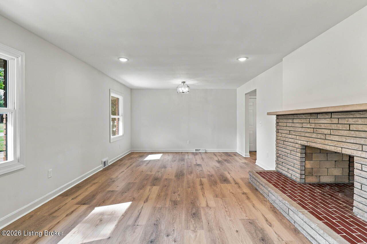 386 S Deepwood Dr Property Photo 11