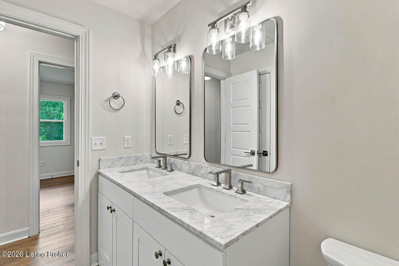 386 S Deepwood Dr Property Photo 30