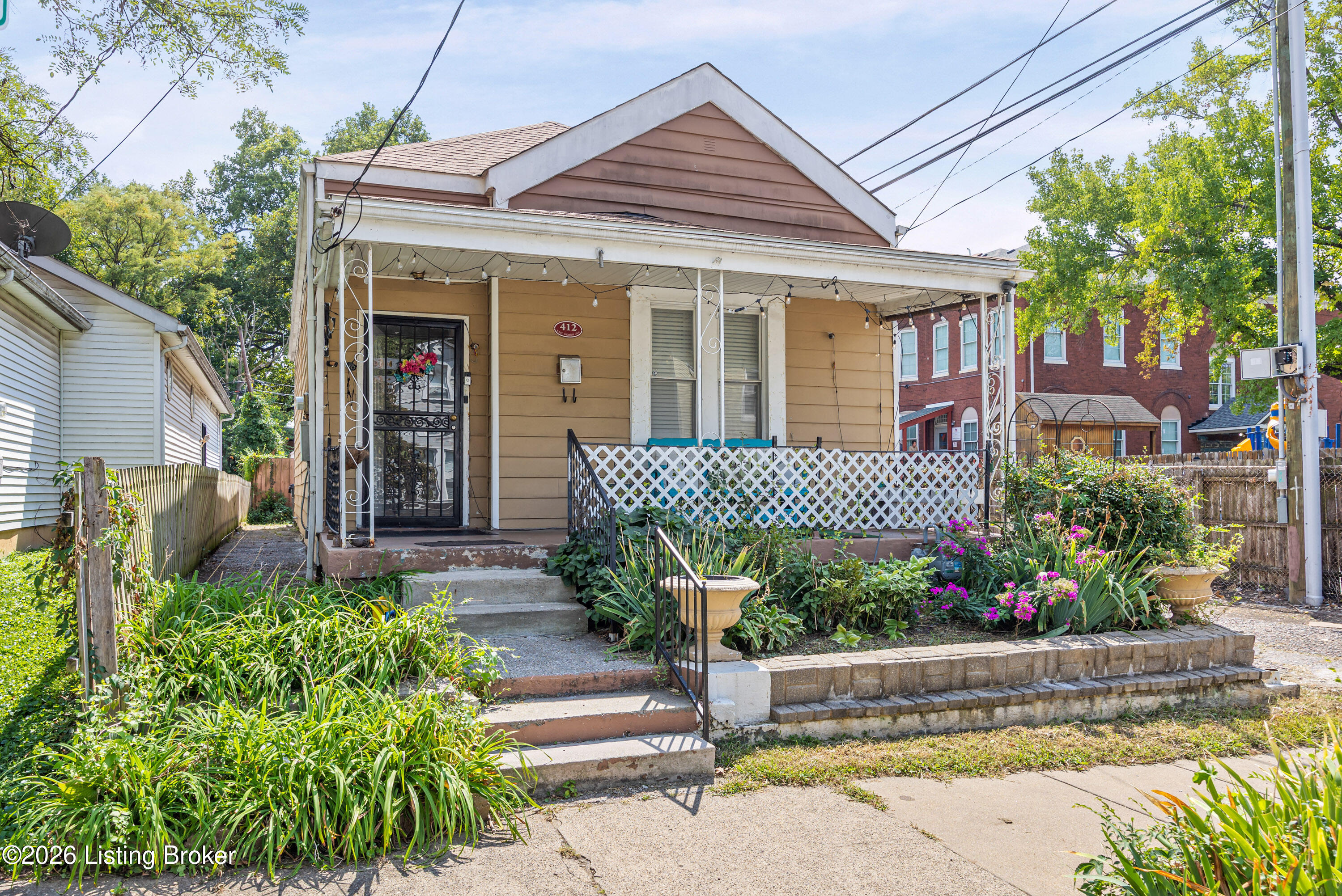 412 E Ormsby Ave Property Photo 1