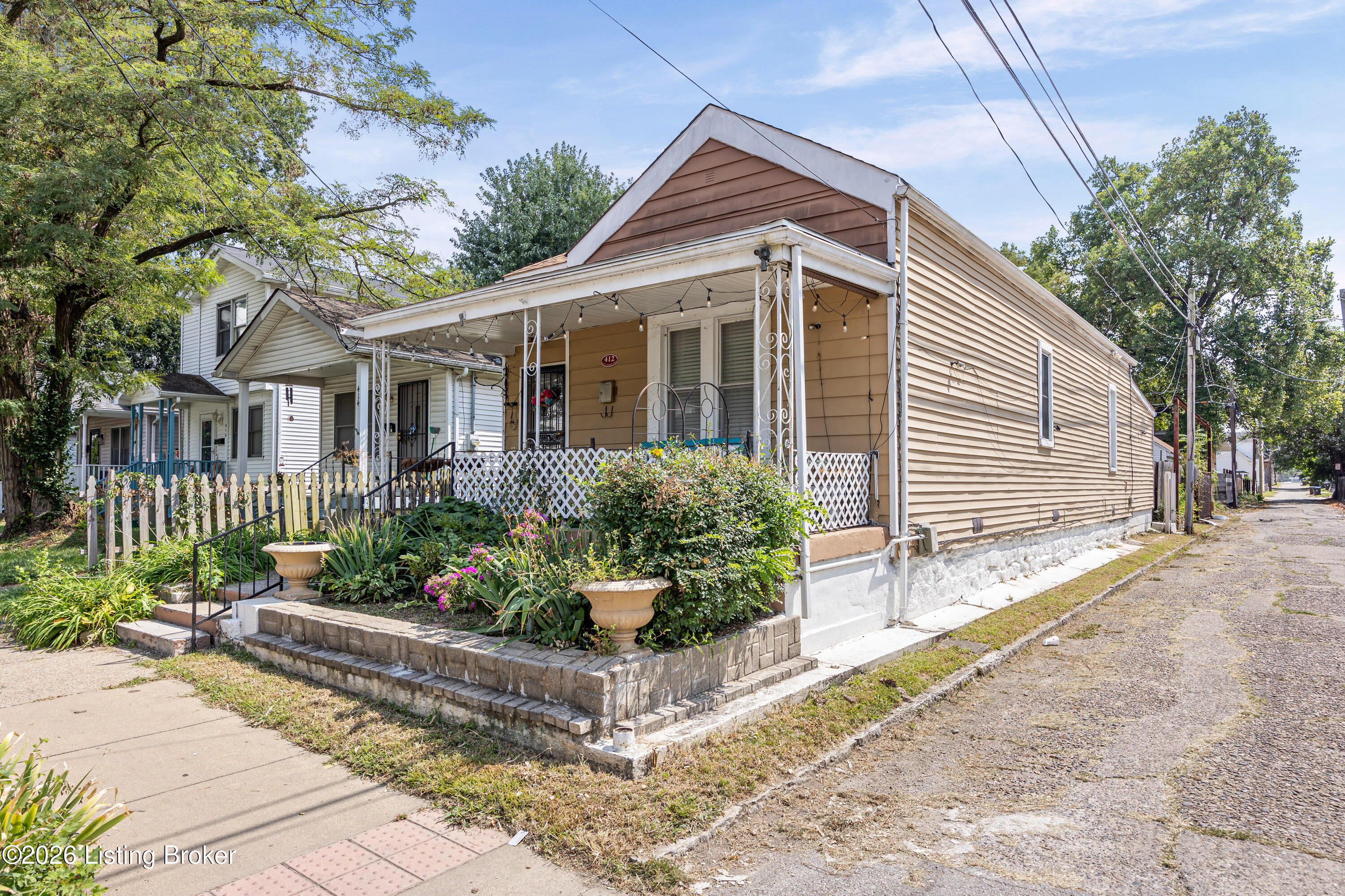412 E Ormsby Ave Property Photo 2
