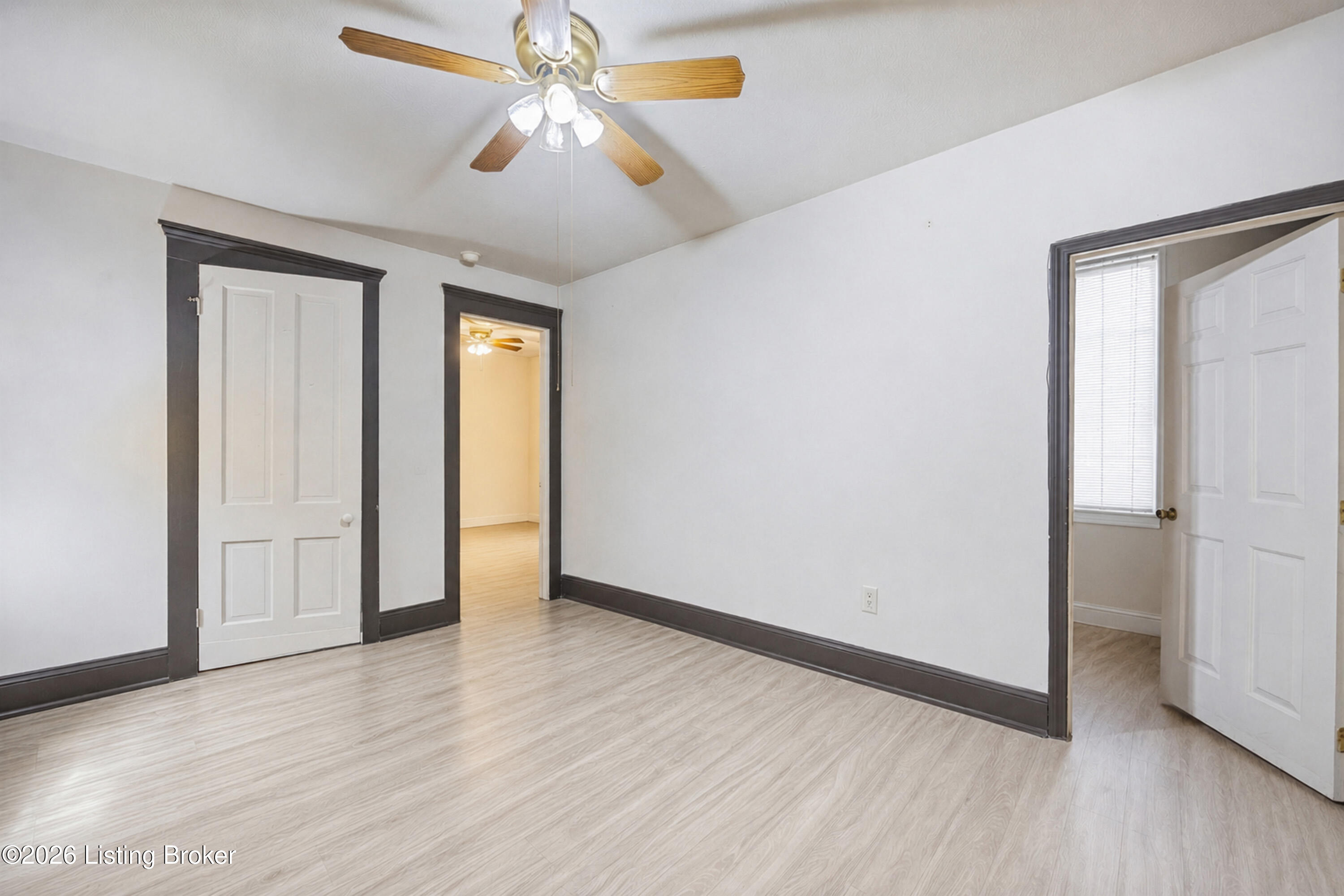 412 E Ormsby Ave Property Photo 5