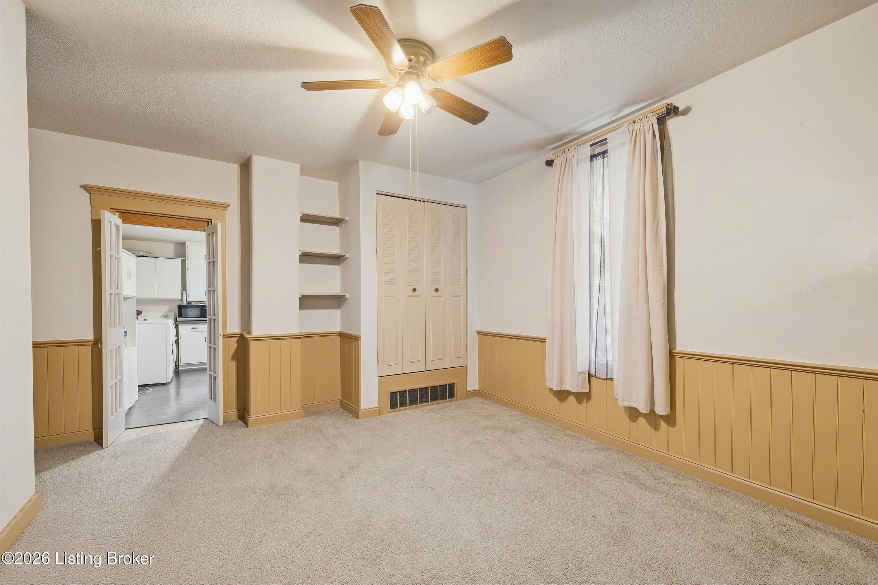 412 E Ormsby Ave Property Photo 6